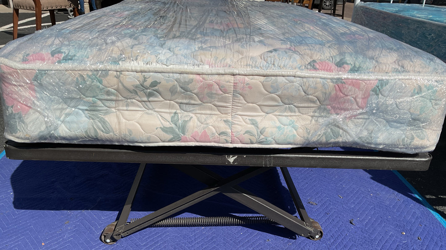 Metal Pop up with Twin Day Bed (B159)