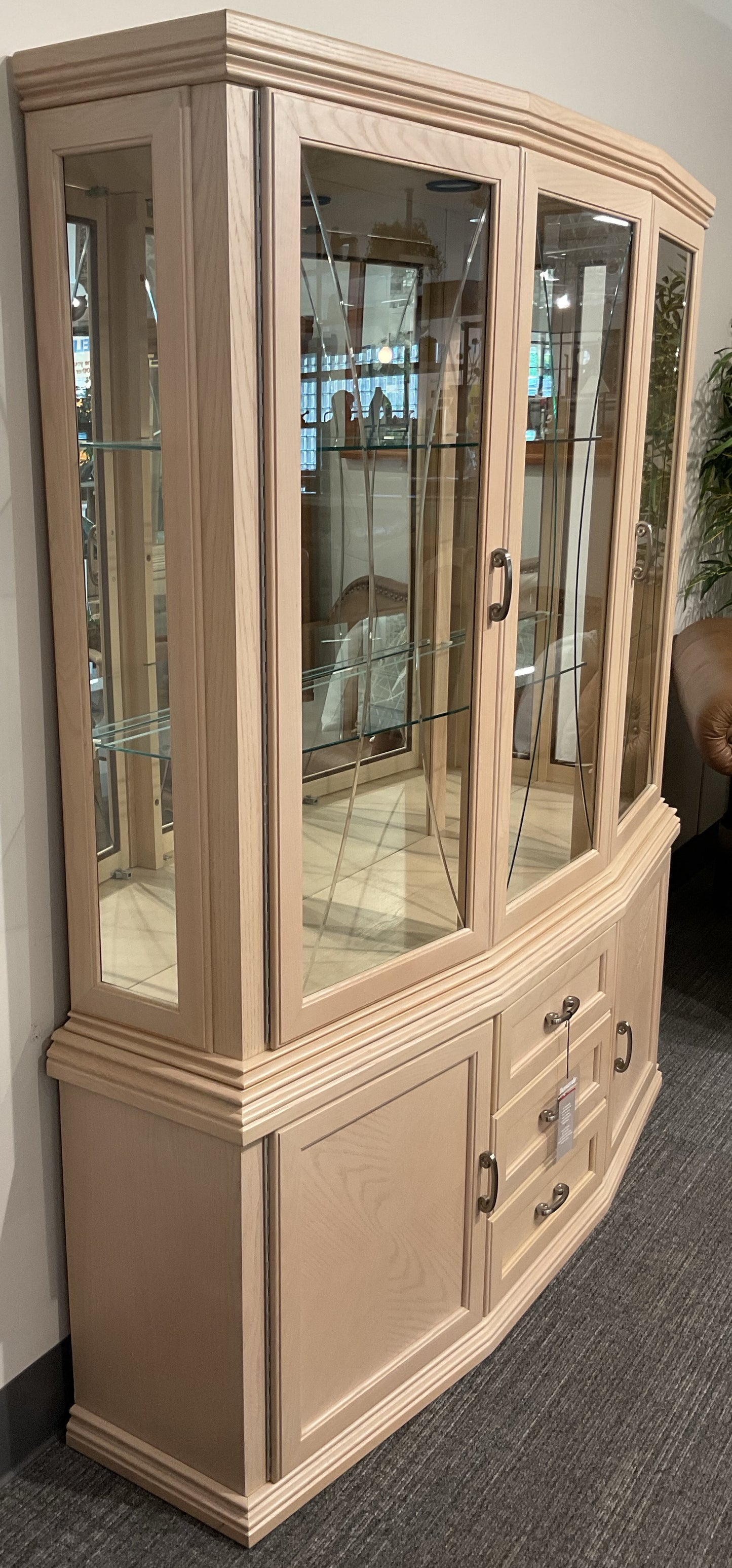 Pearl Thomasville China Cabinet