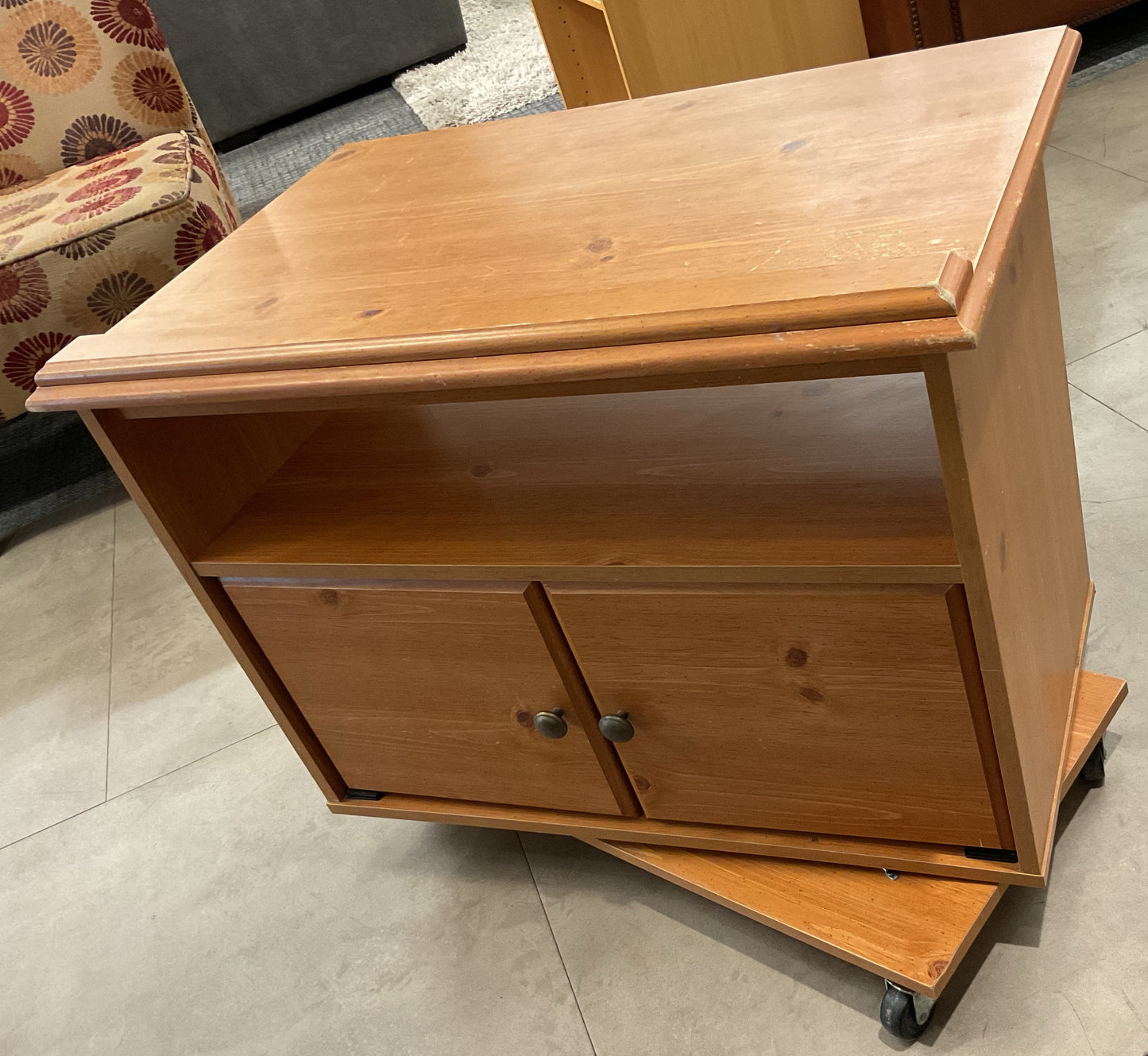 Rolling Swivel TV Stand
