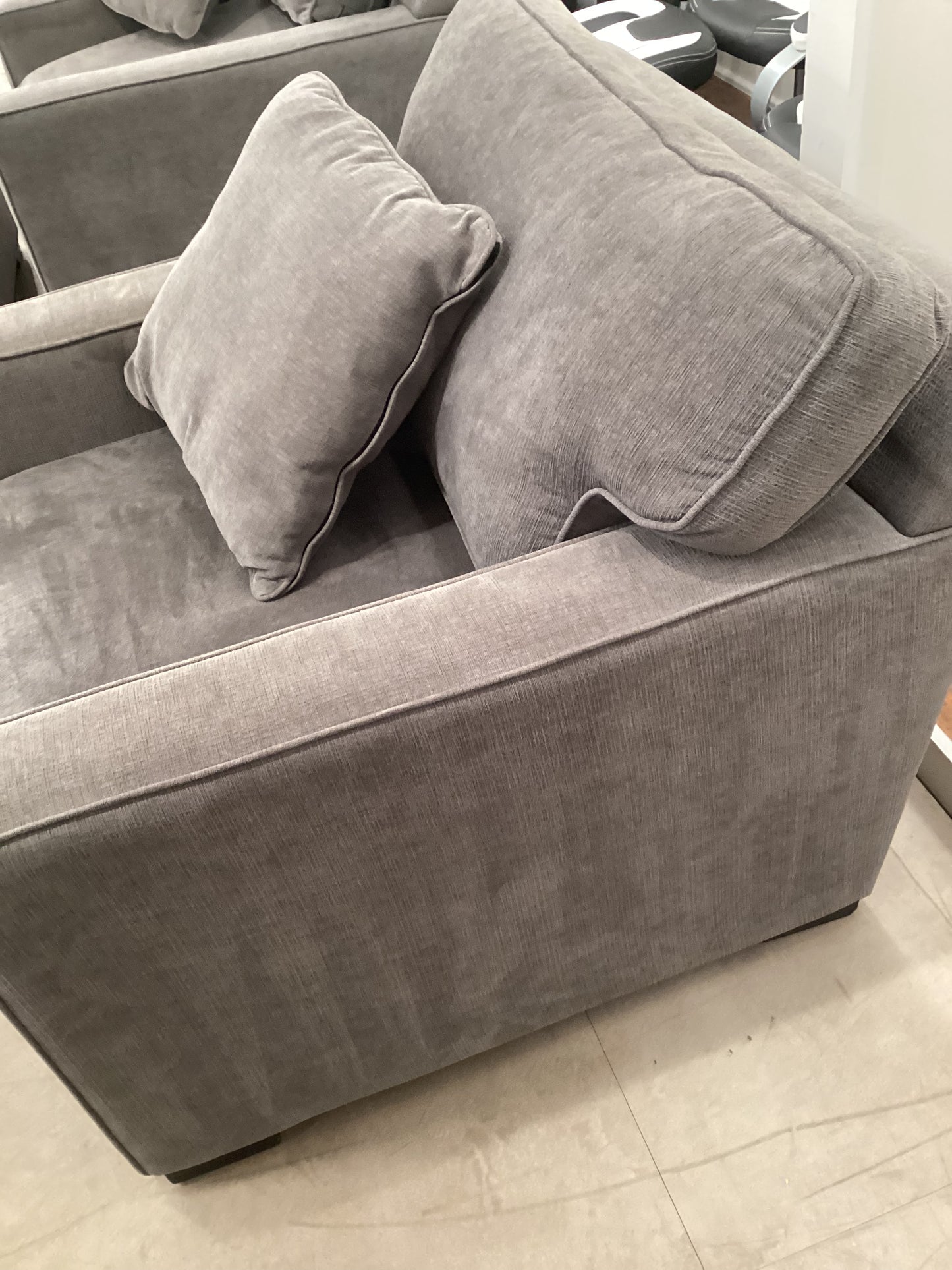 Achromatic Chair