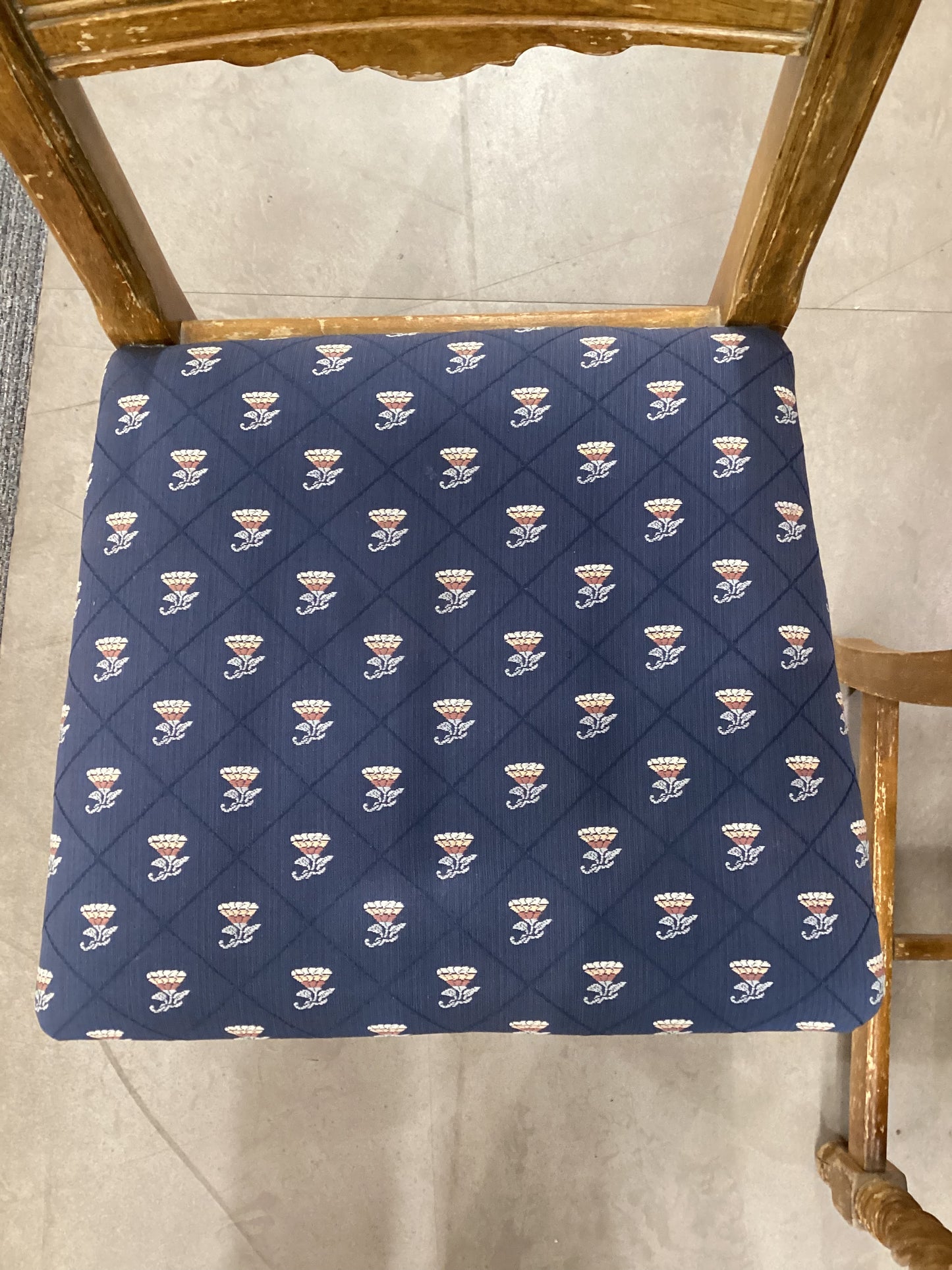 Weathered Dixie Twist Leg Chair Trio