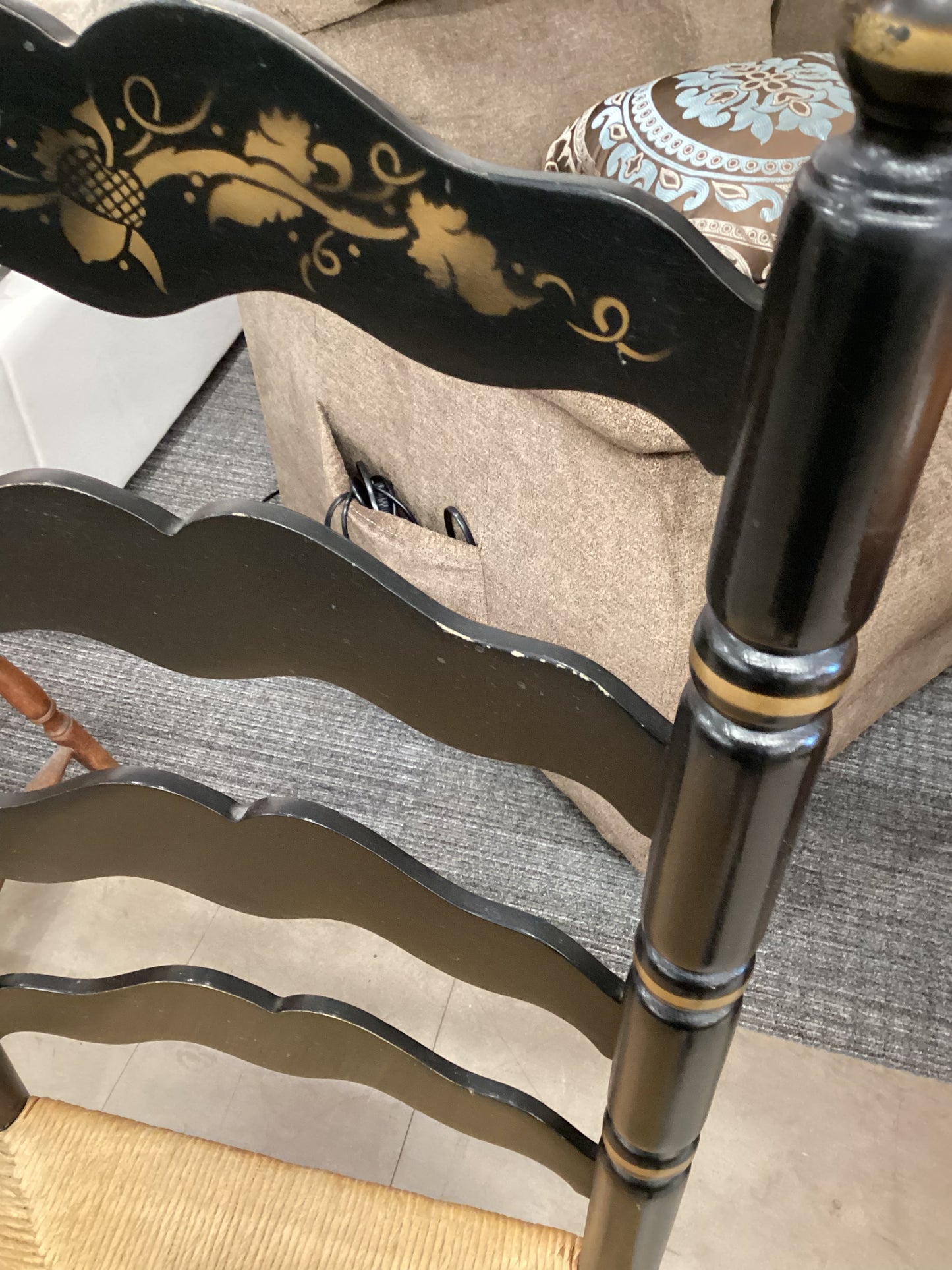 Colonial Ladderback Chair