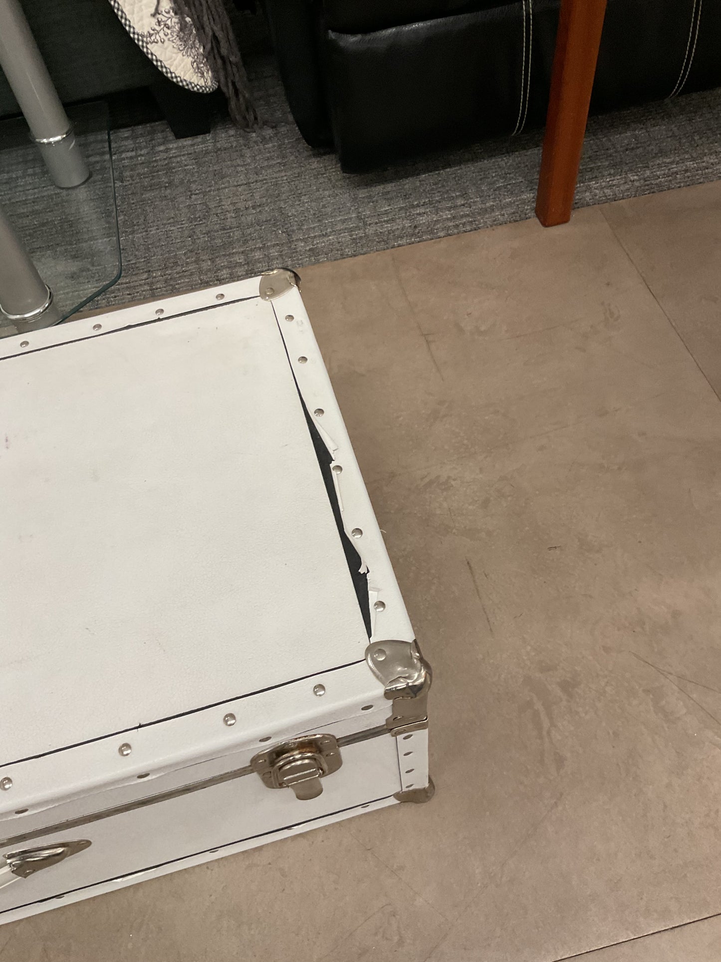 Seward White Trunk