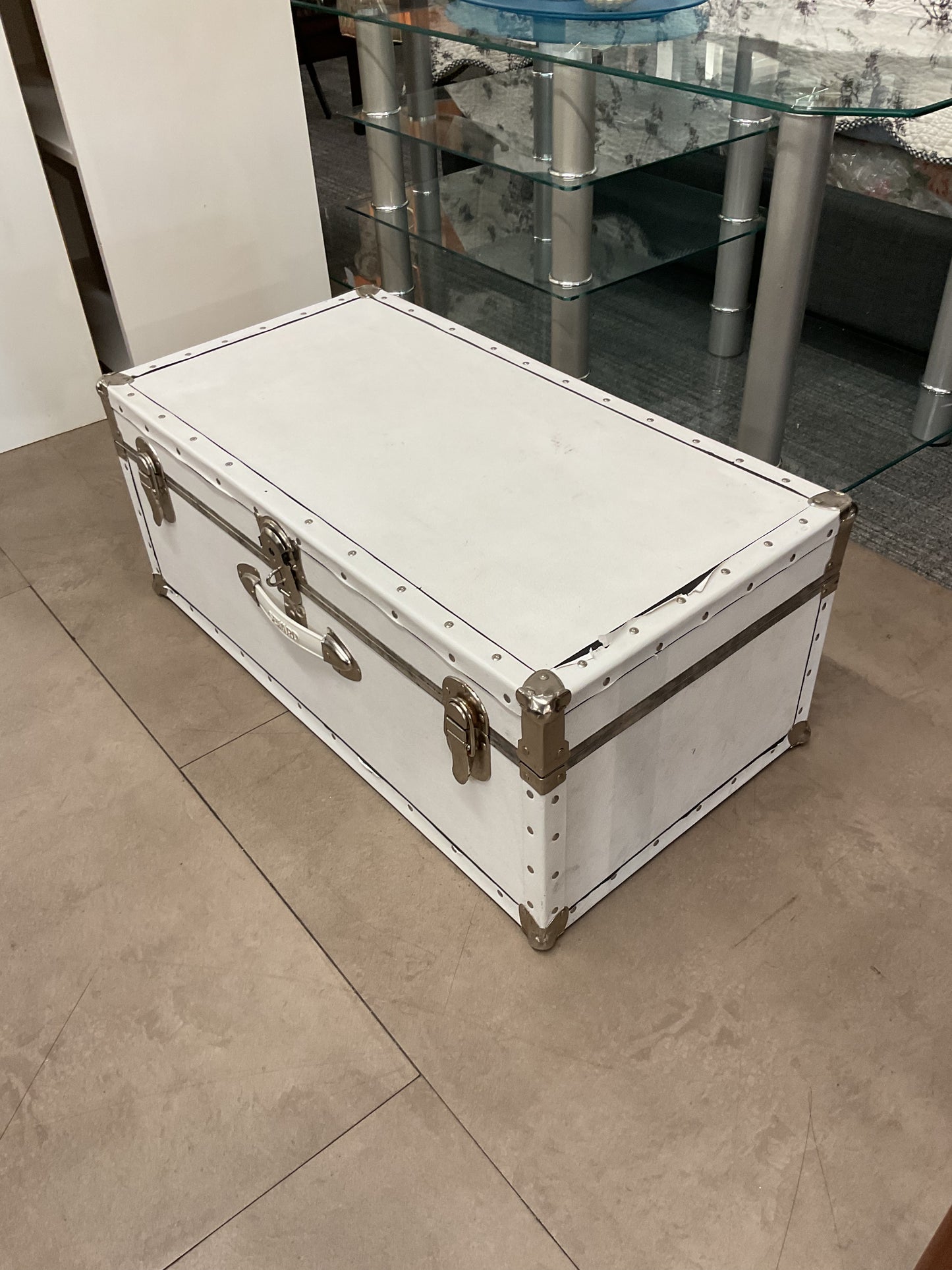 Seward White Trunk