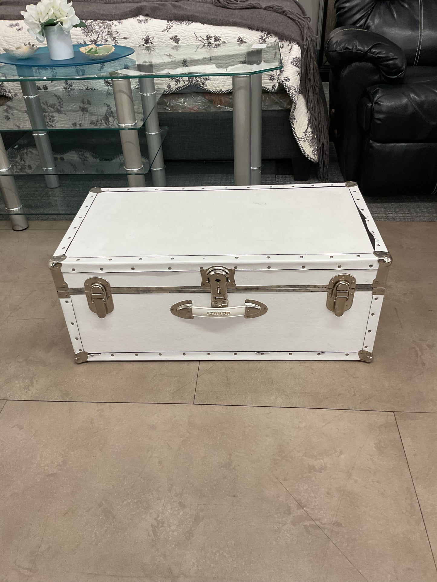 Seward White Trunk