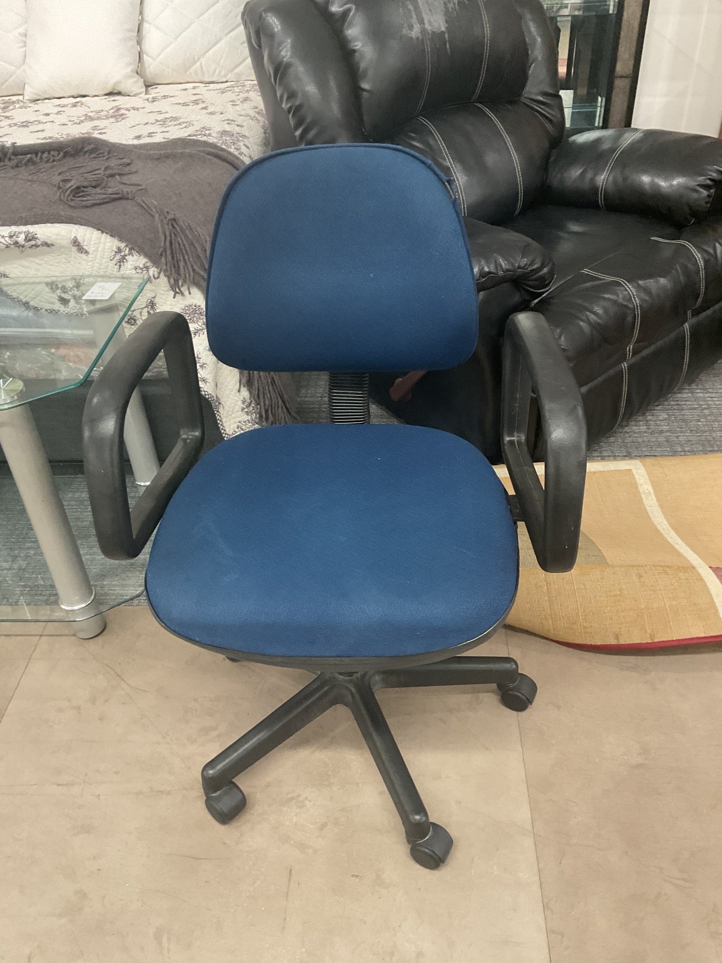 Blue Rolli Chair