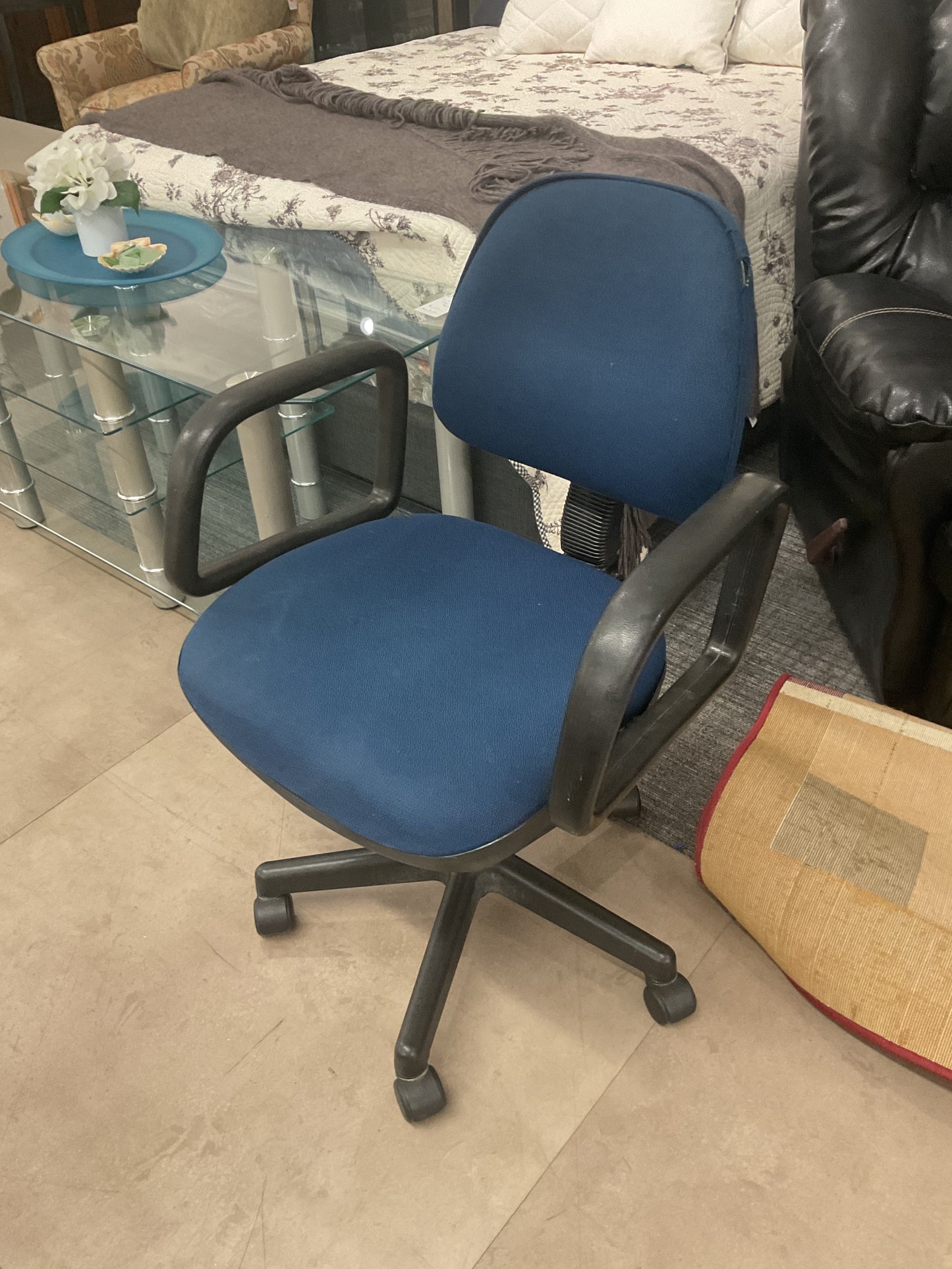 Blue Rolli Chair