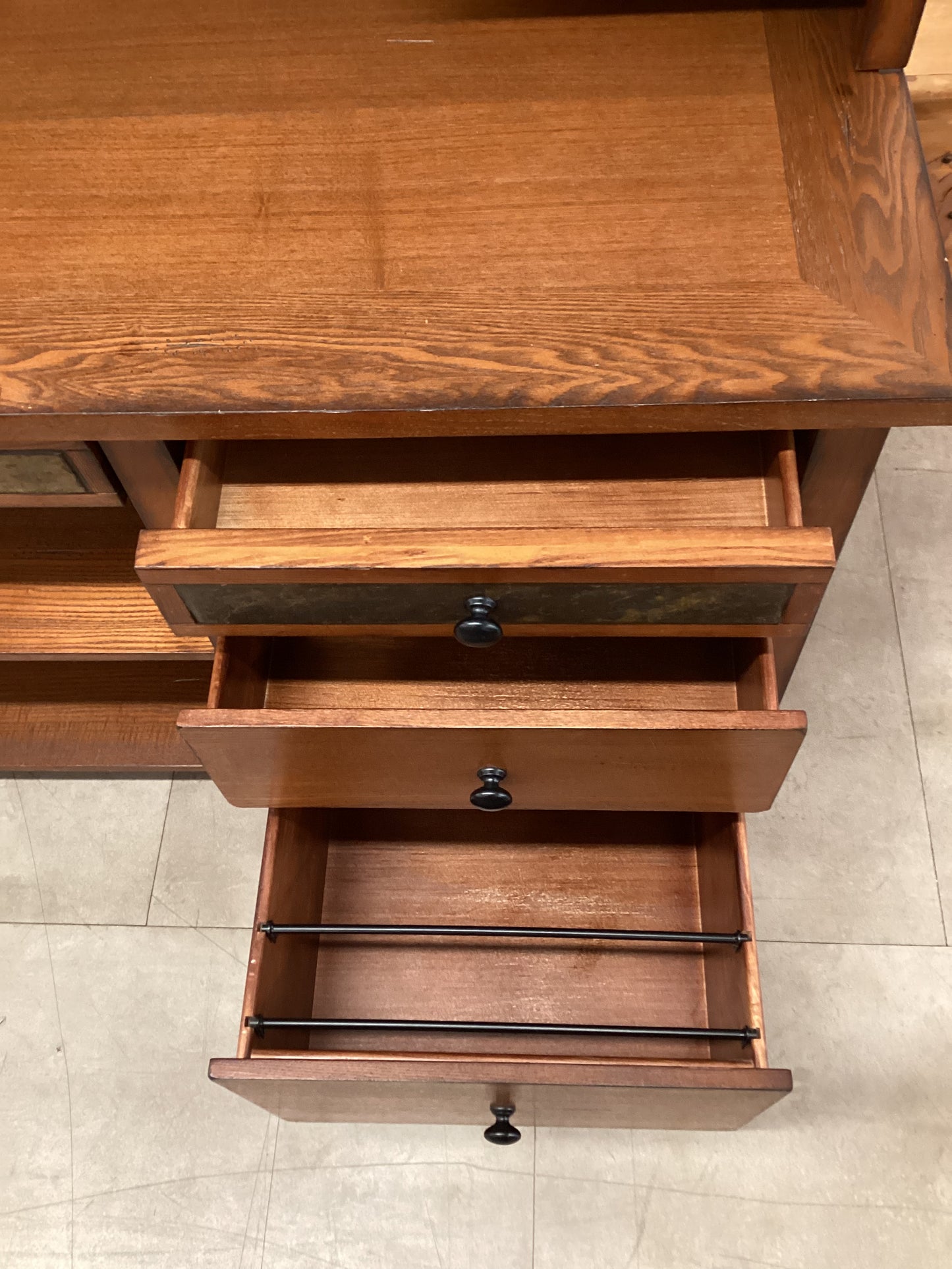 6 Drawer Workstation