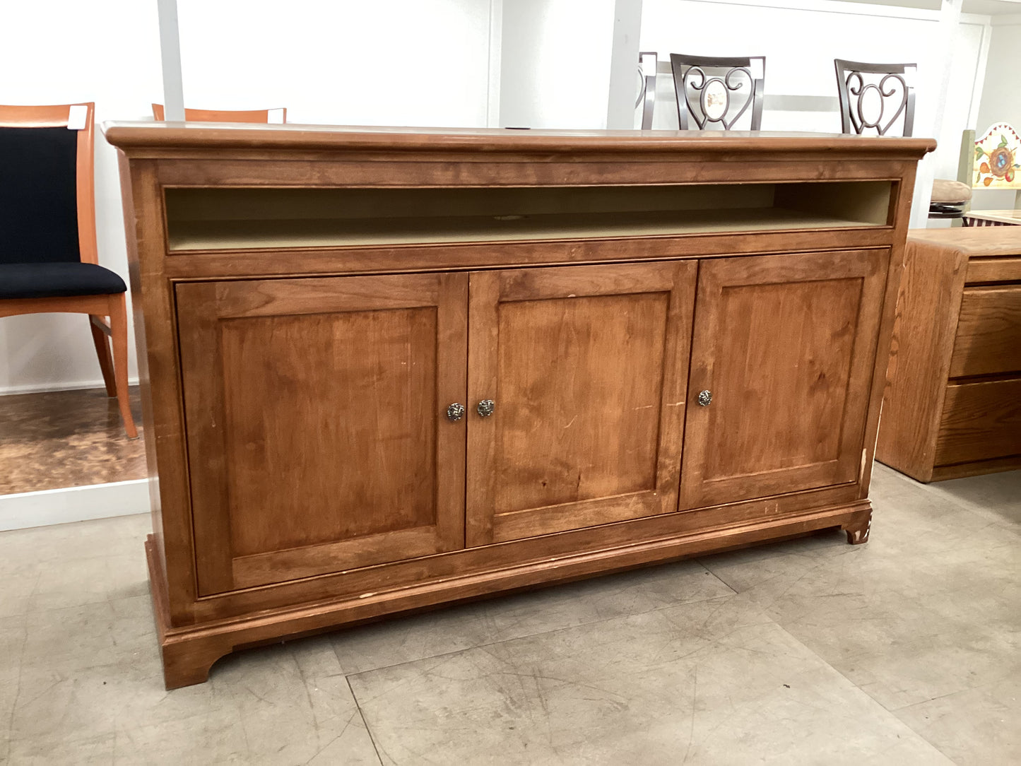 Mounted 3 Door Cabinet