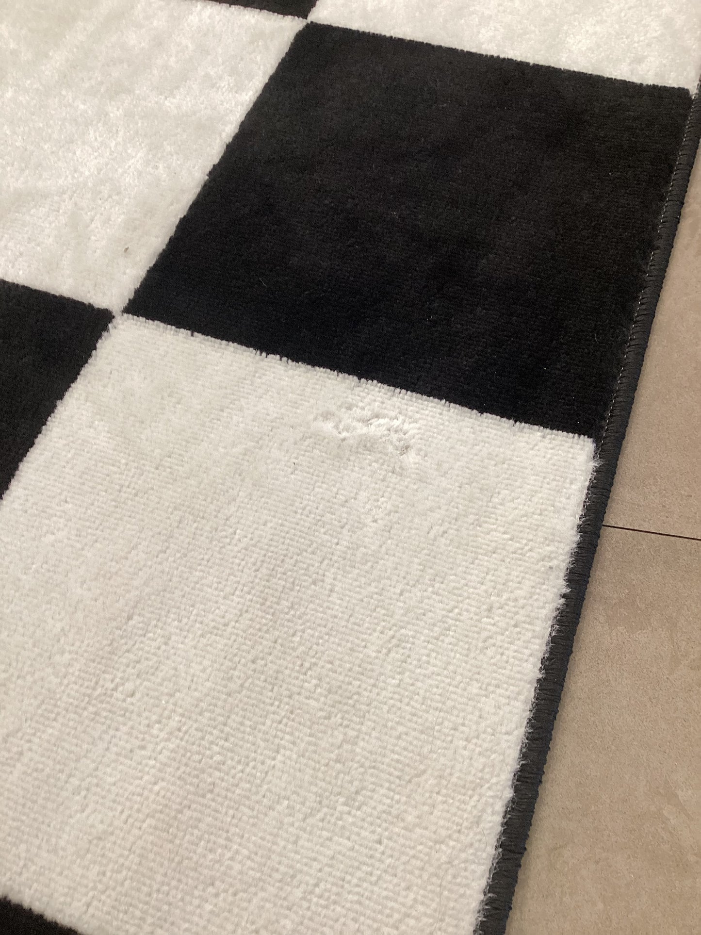 Checkers (R131)