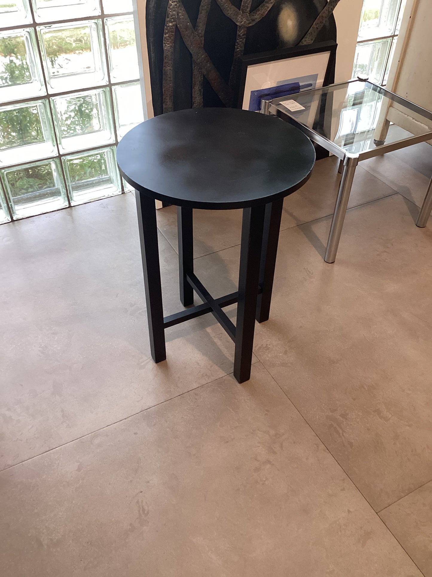 Black Round Side