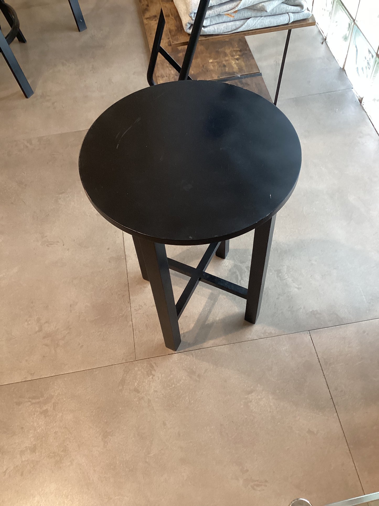 Black Round Side
