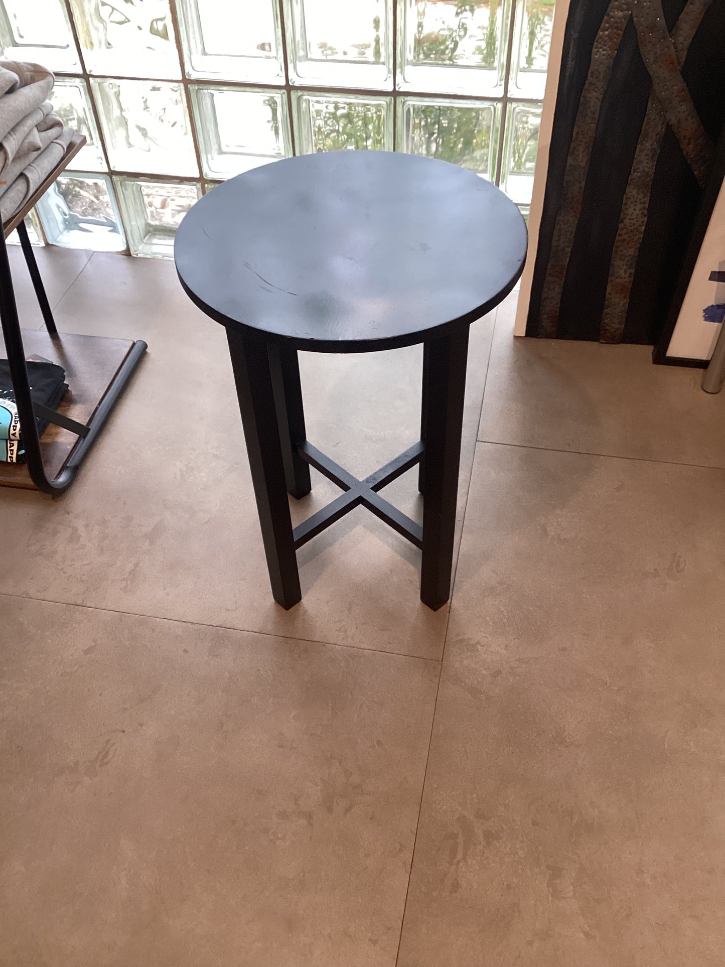 Black Round Side