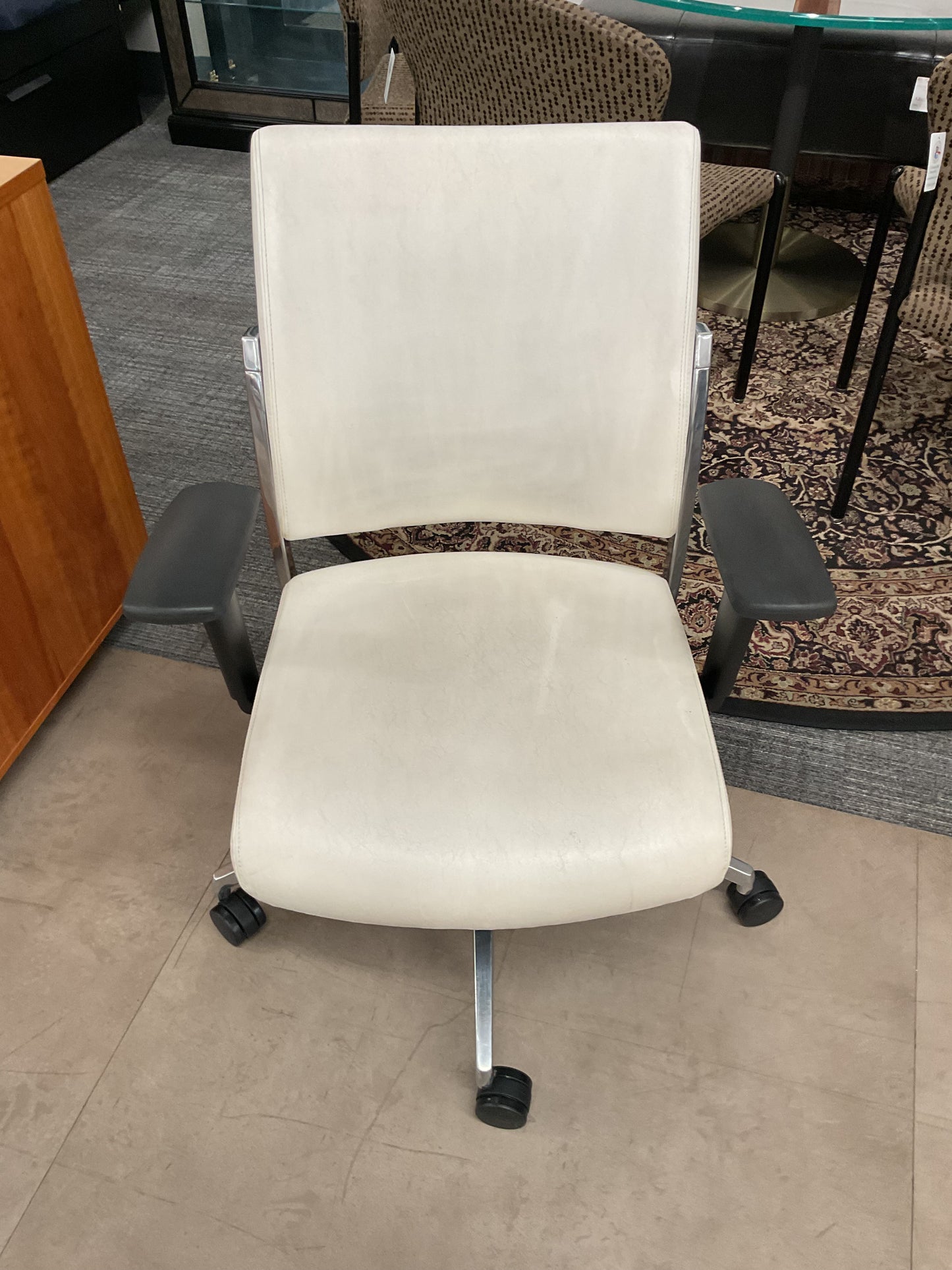 Synchro-tilt Office Chair