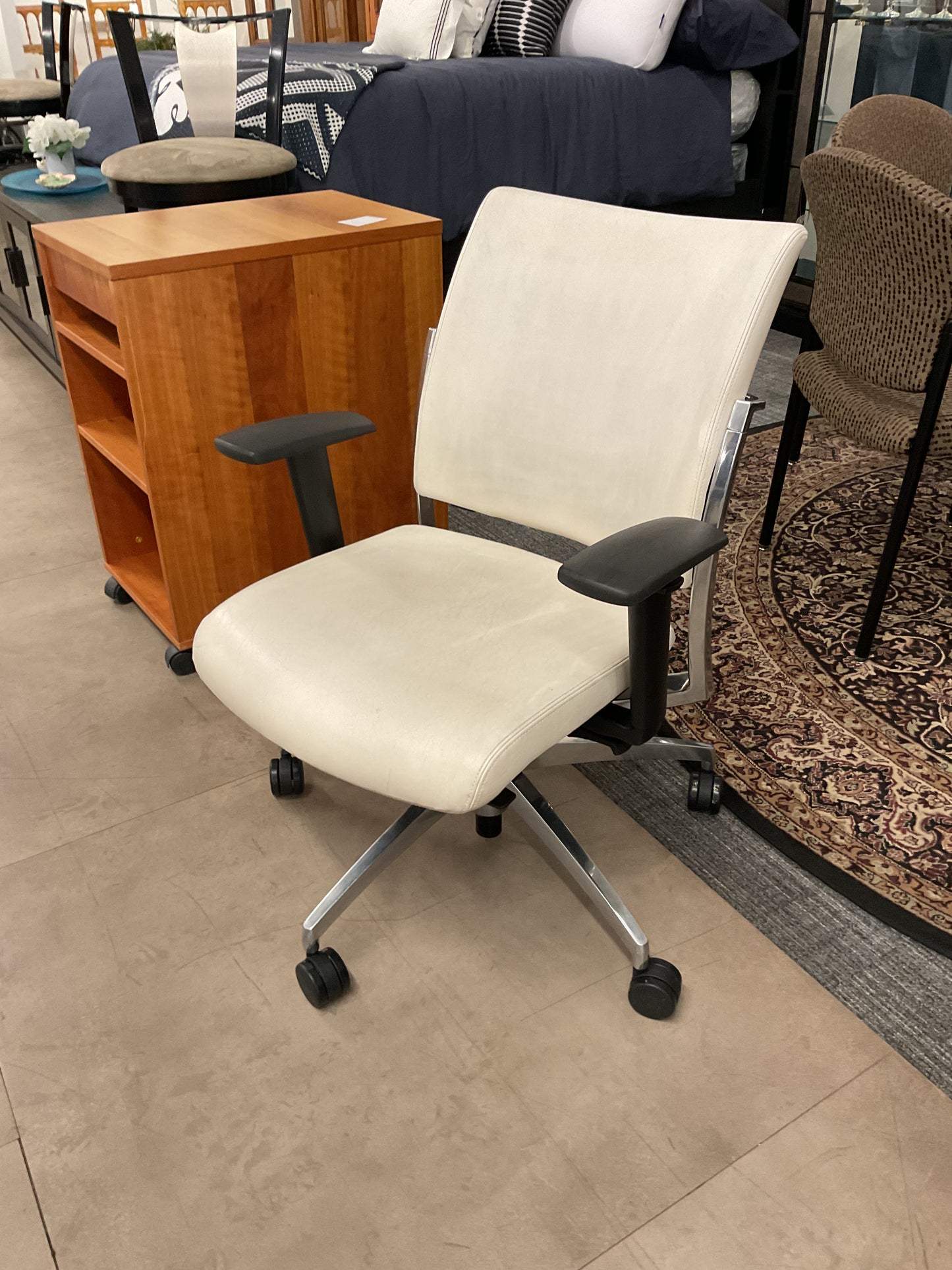 Synchro-tilt Office Chair