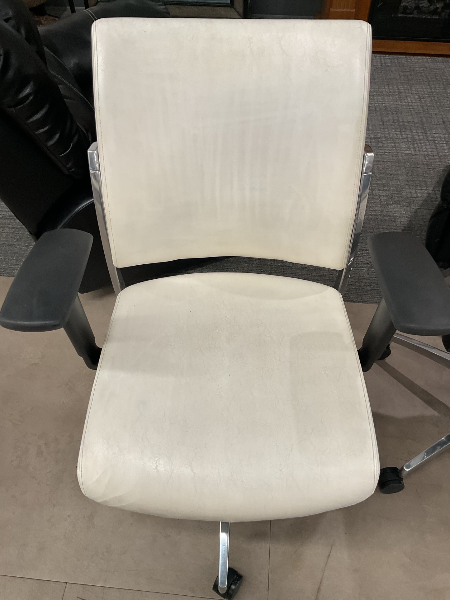 Synchro-tilt Office Chair
