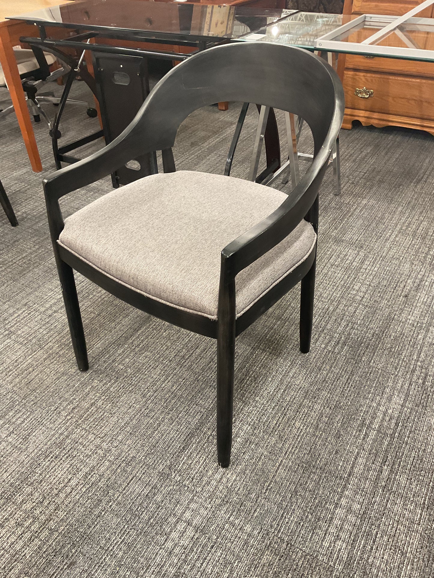 Black & Round Chair