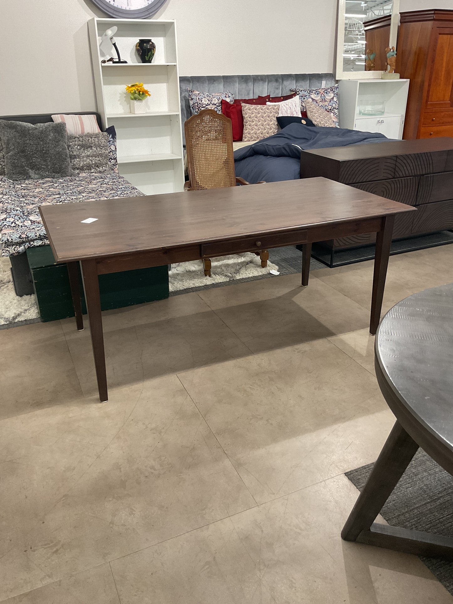 Table W/ Drawer
