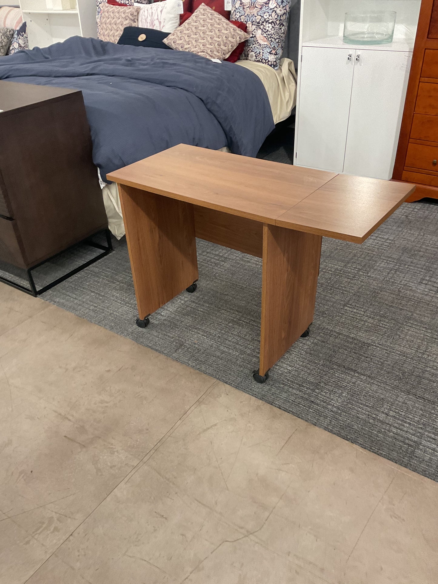 Wing Desk