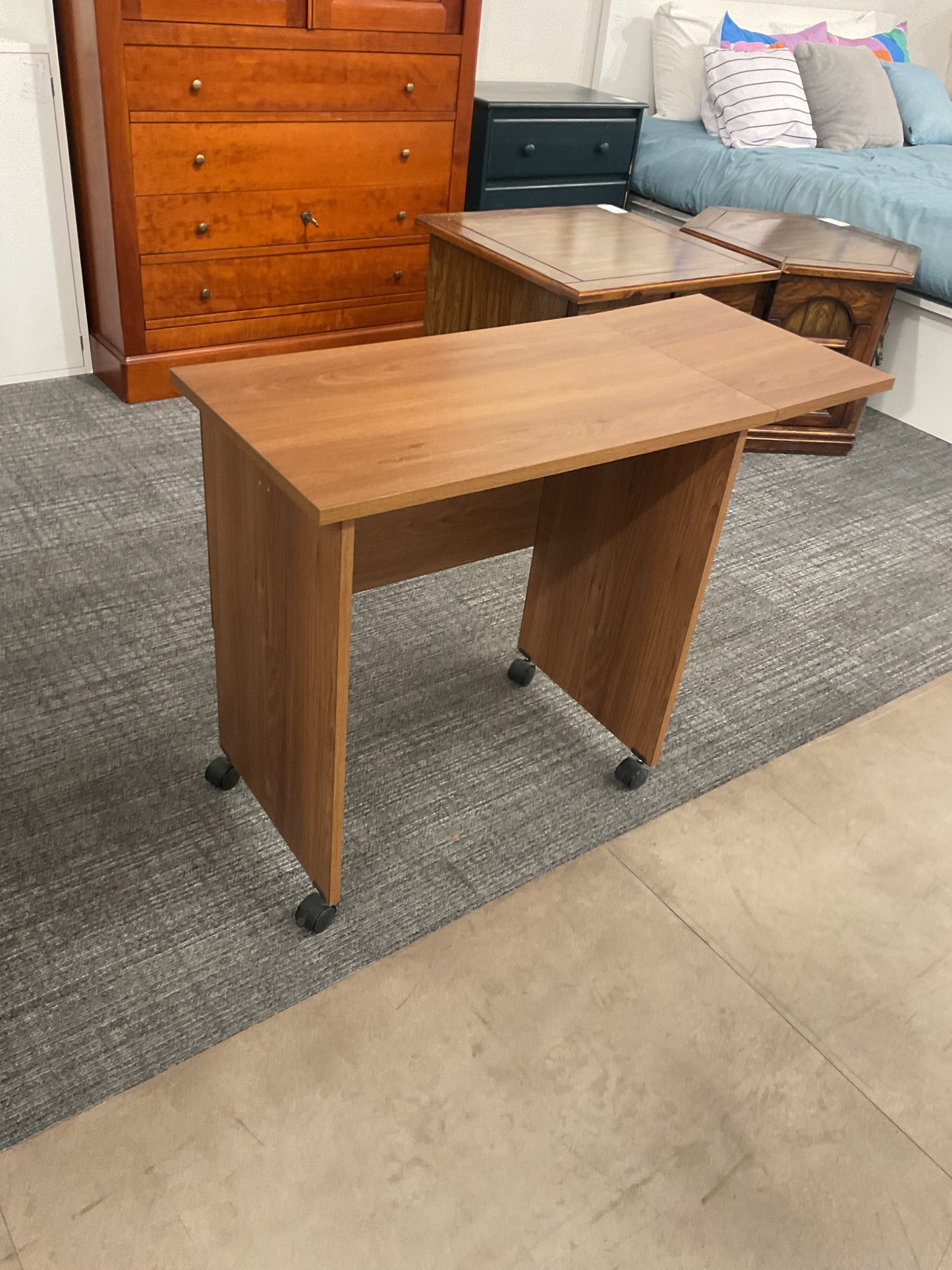 Wing Desk