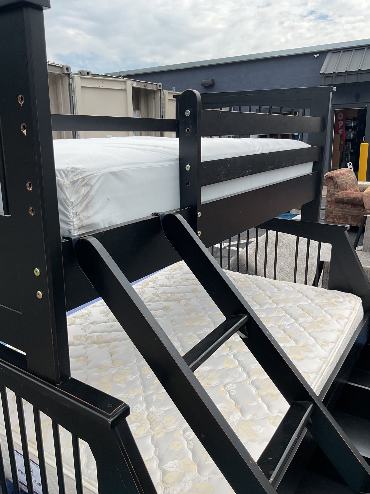 Full/Twin Bunk Bed (B255)