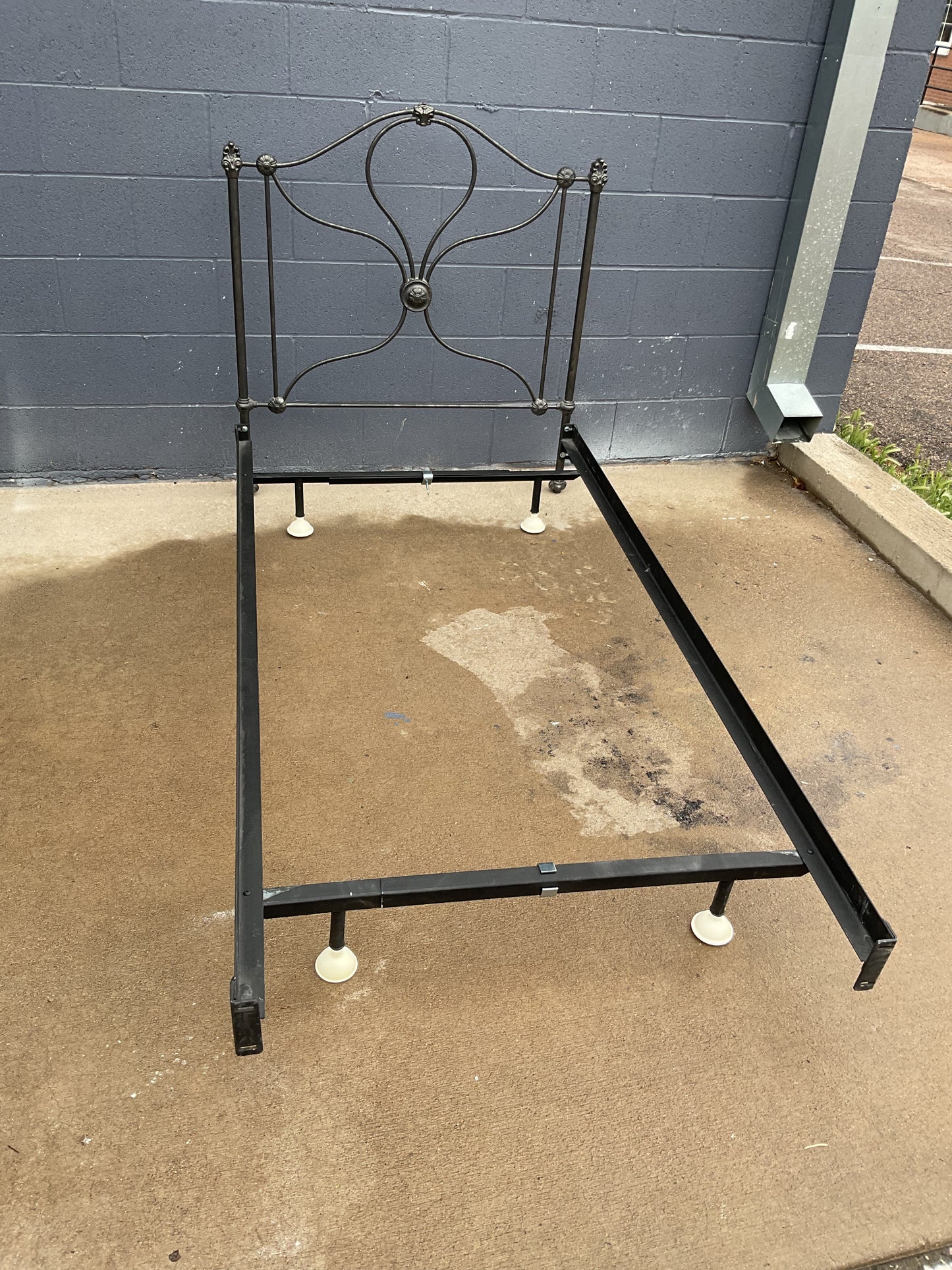Iron Twin Headboard & Frame (B169)