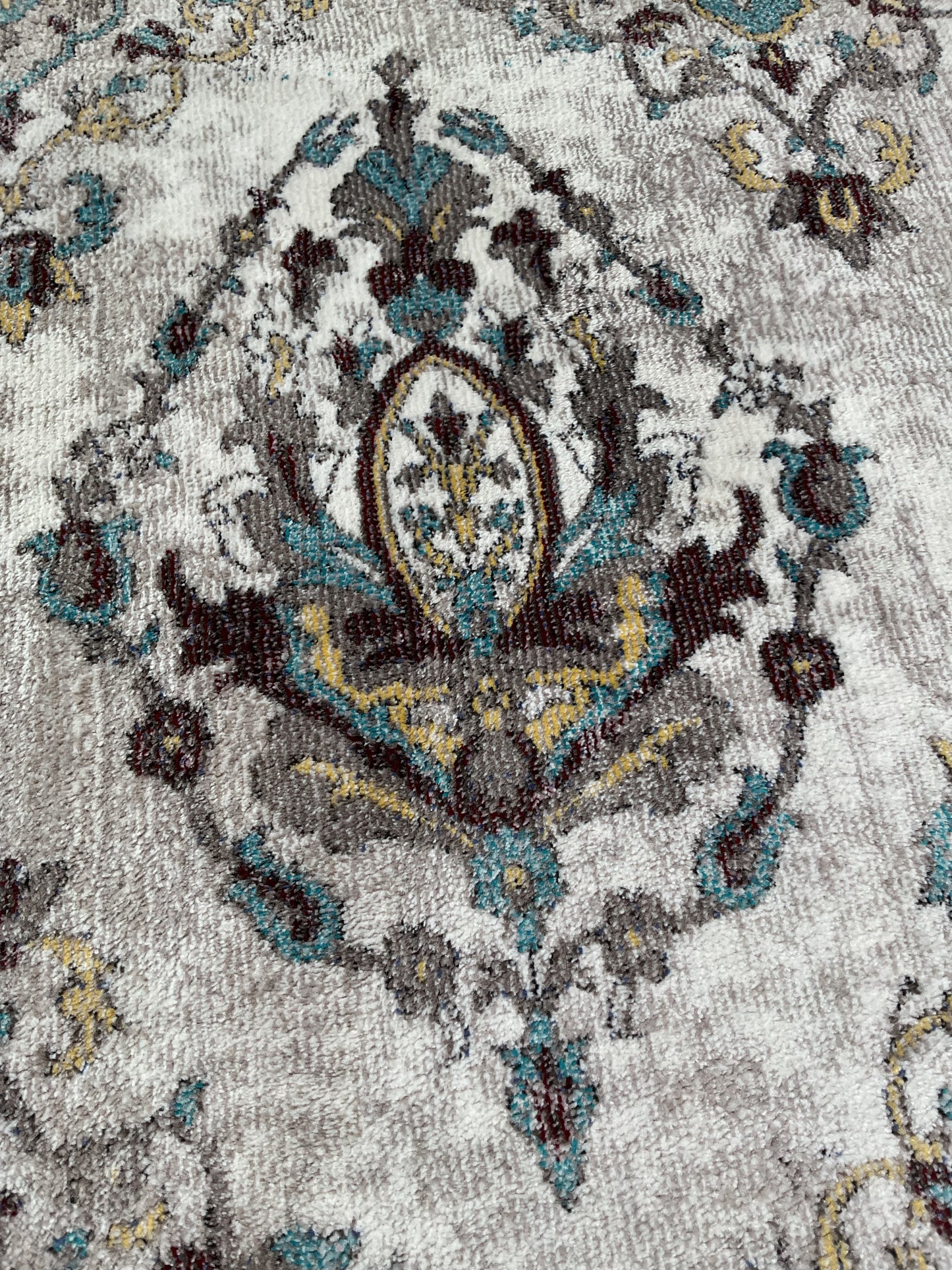 Carmen Barton Ivory Area Rug (R083)