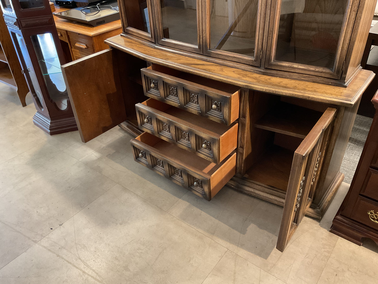 6 Doors Curio