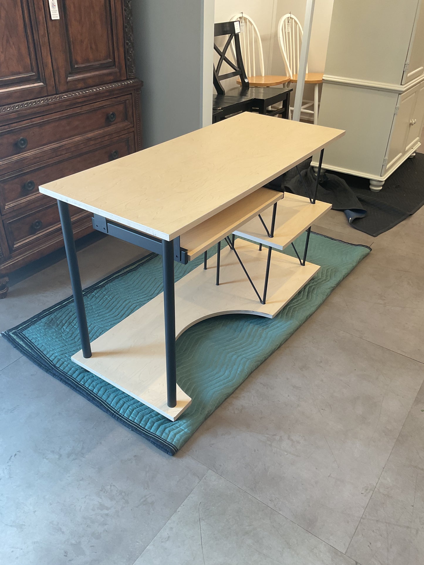Round Edge Low Desk