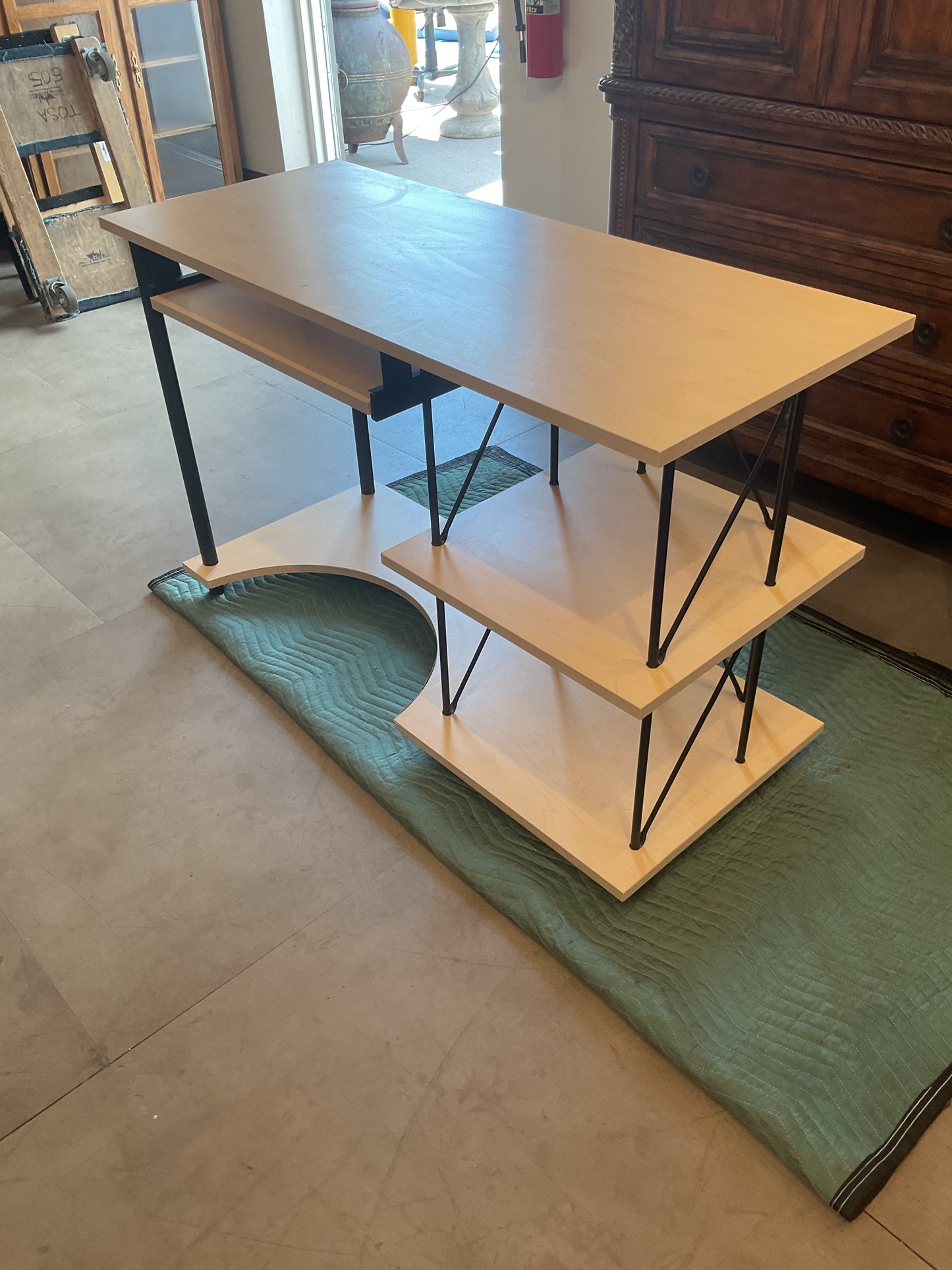 Round Edge Low Desk