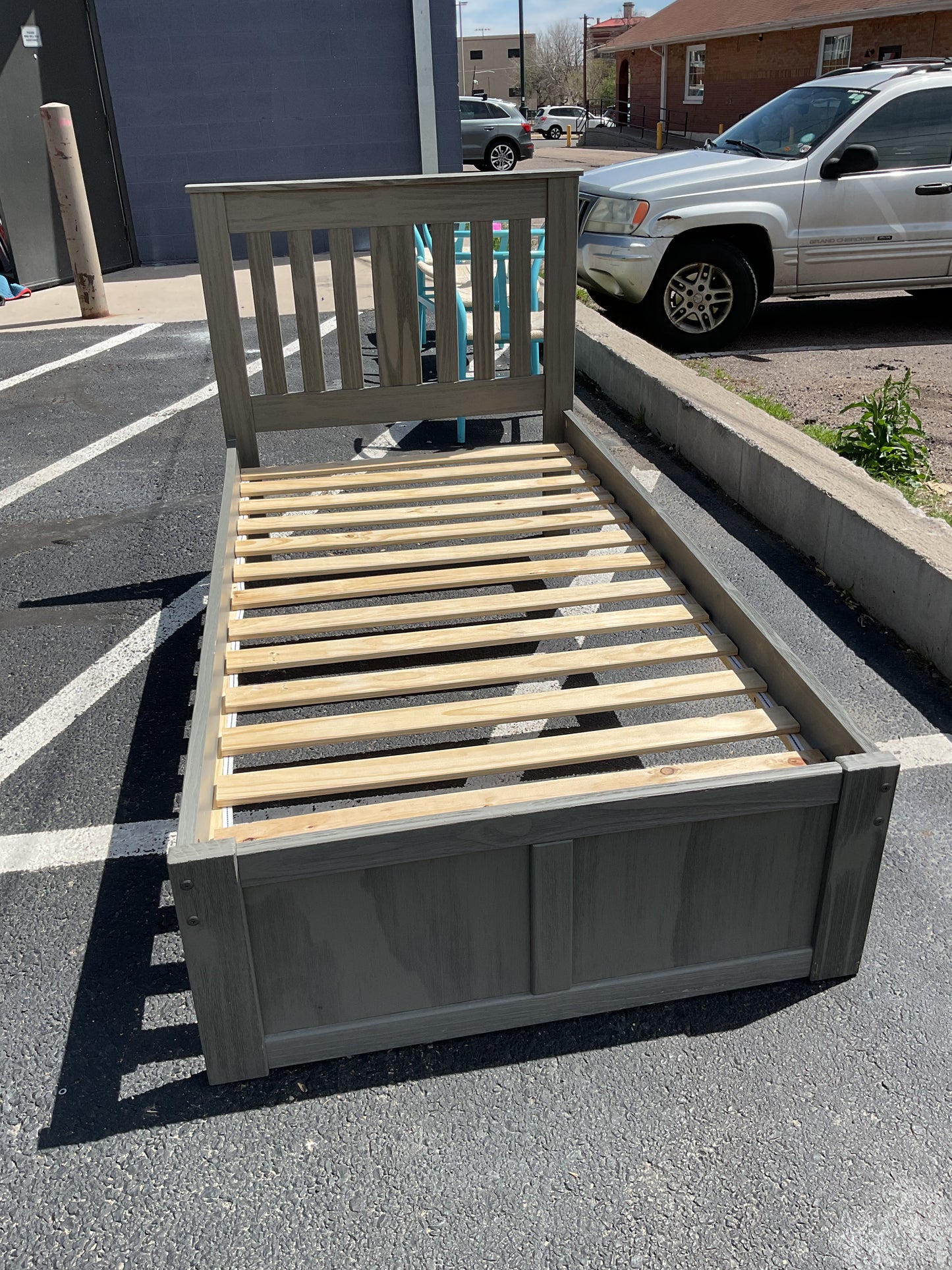 Twin York Plat Bed (B160)