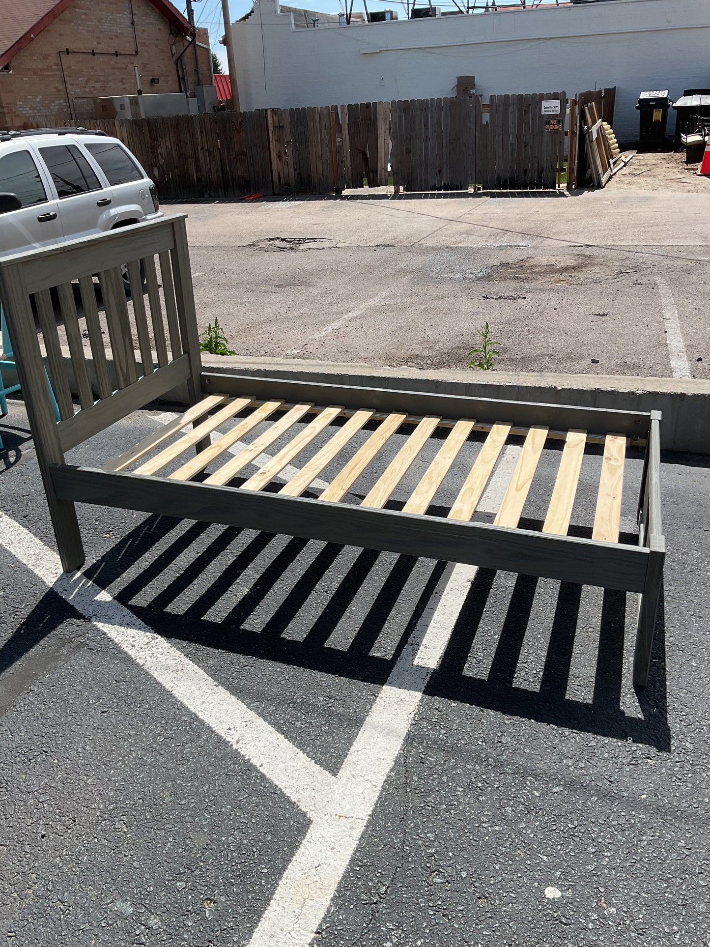 Twin York Plat Bed (B160)