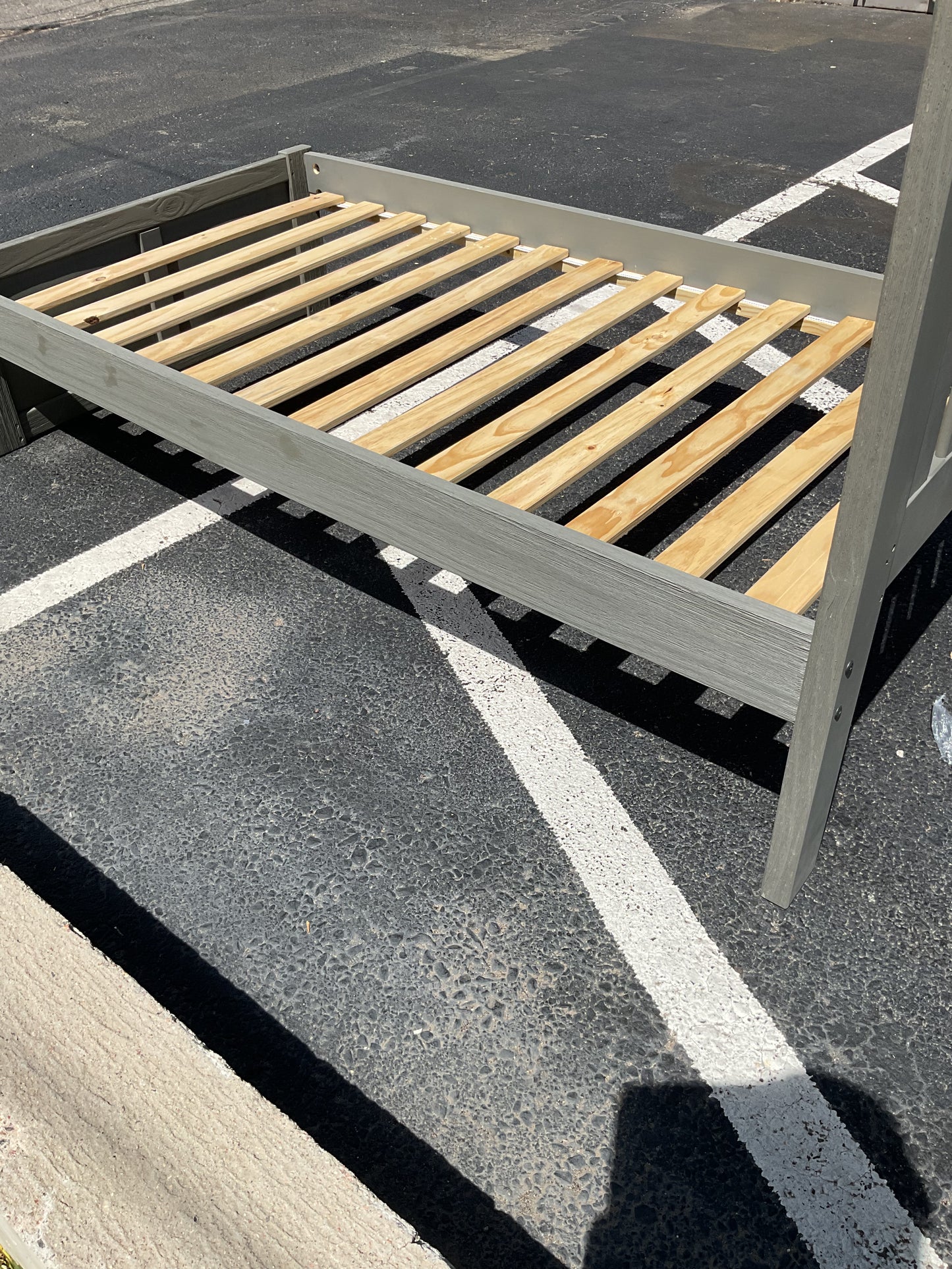 Twin York Plat Bed (B160)