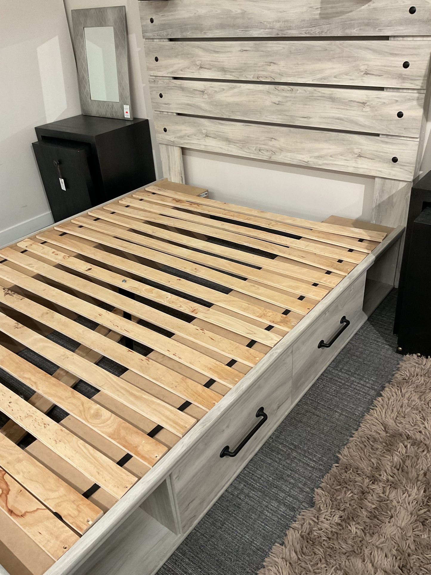 Cambeck Whitewash Queen Bedframe (B165)