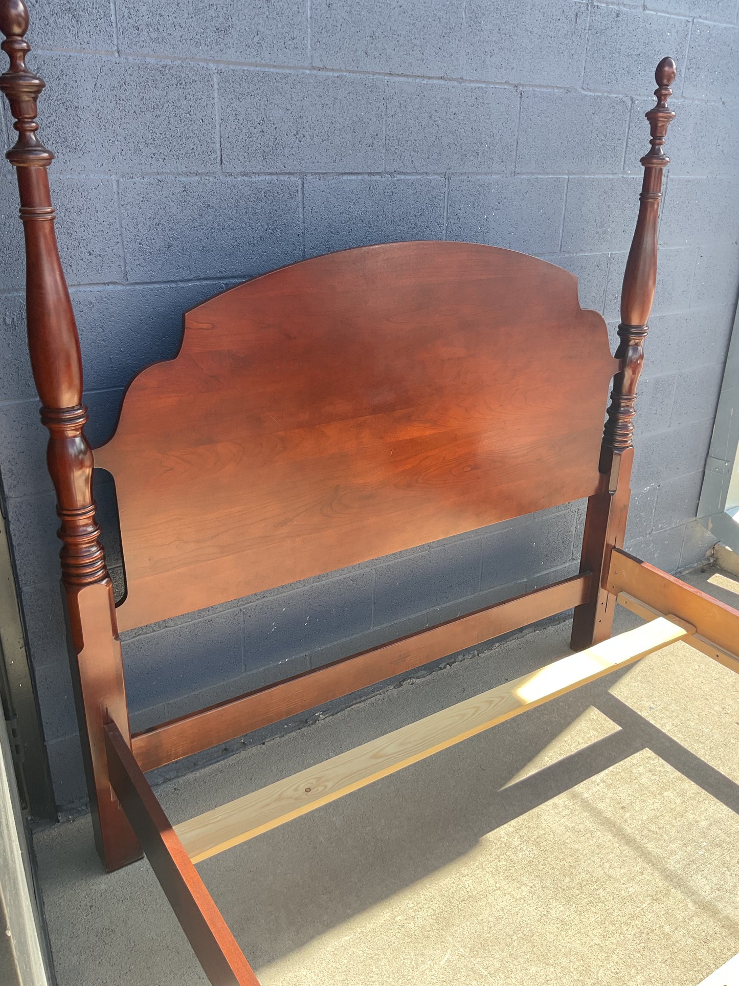 Pennsylvania House Queen Bed Frame (B172)