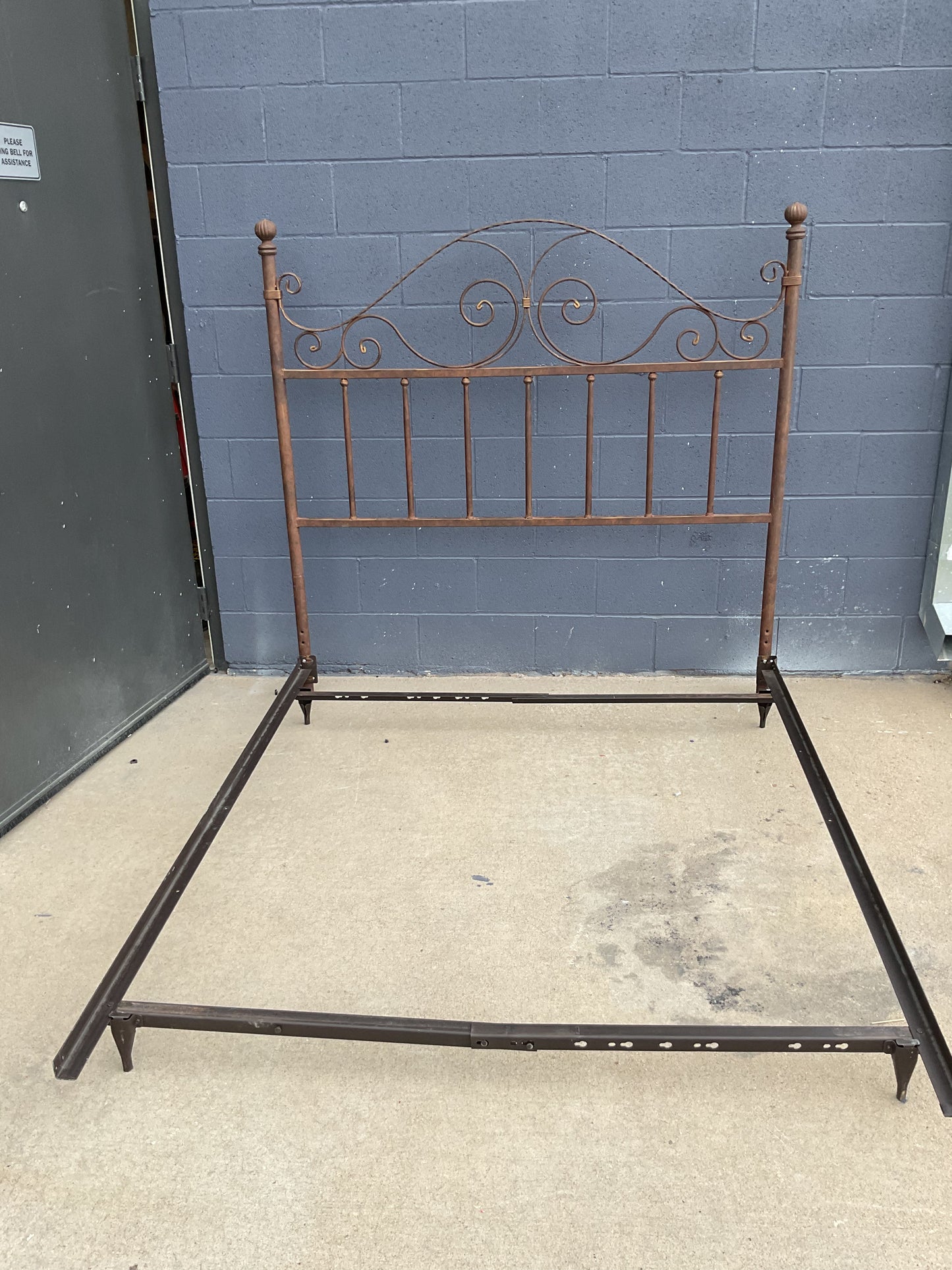 Rust Queen Bed Frame (B173)