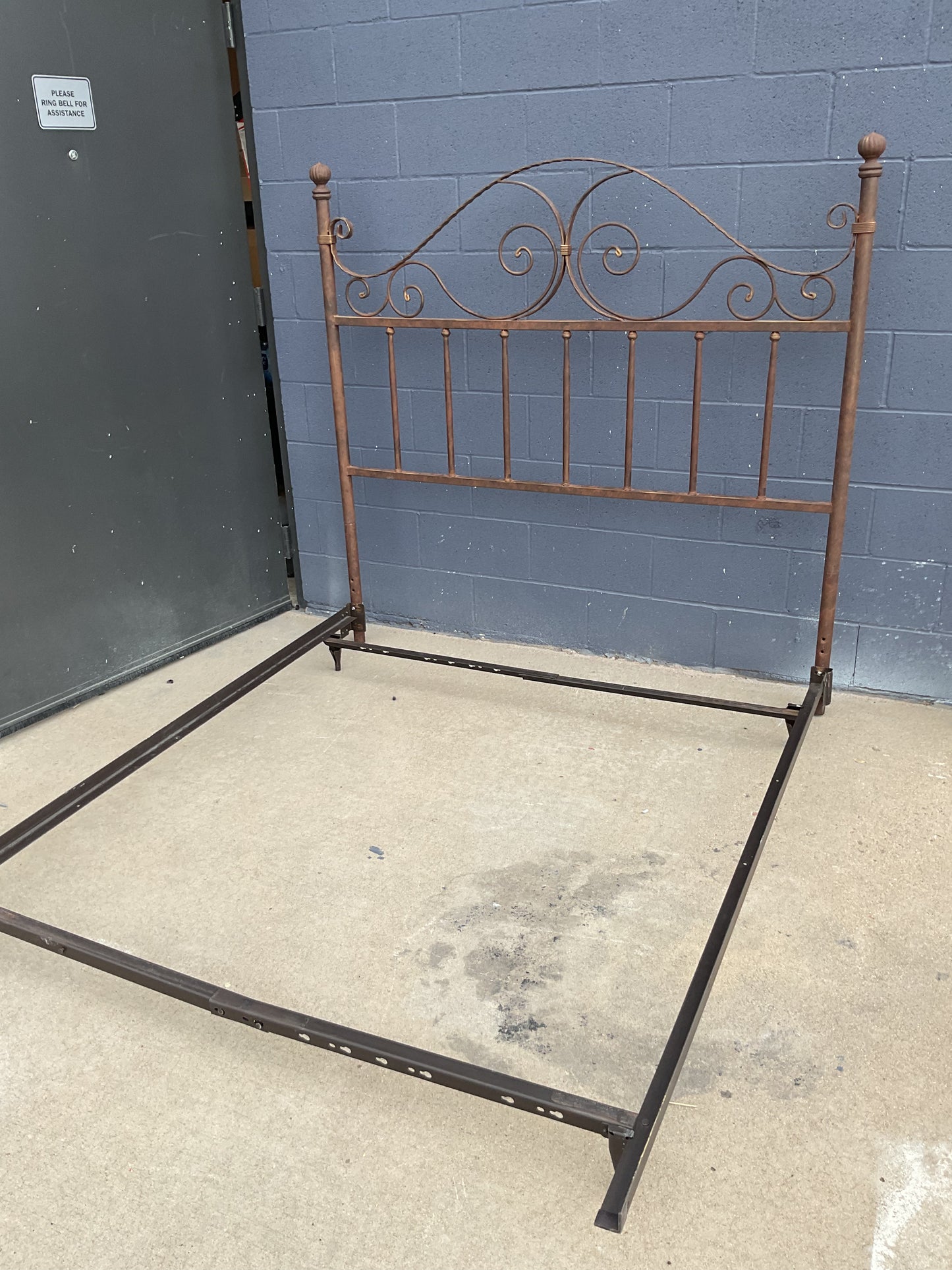 Rust Queen Bed Frame (B173)