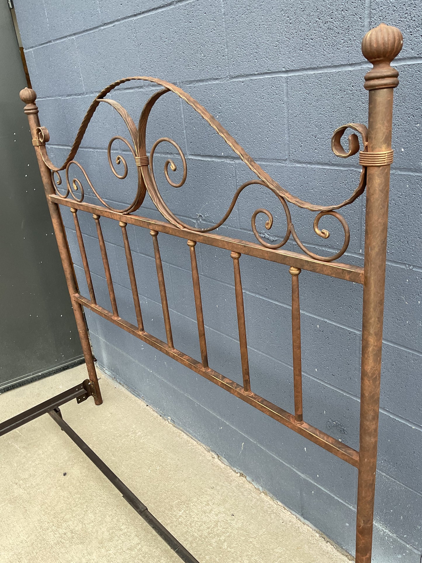 Rust Queen Bed Frame (B173)