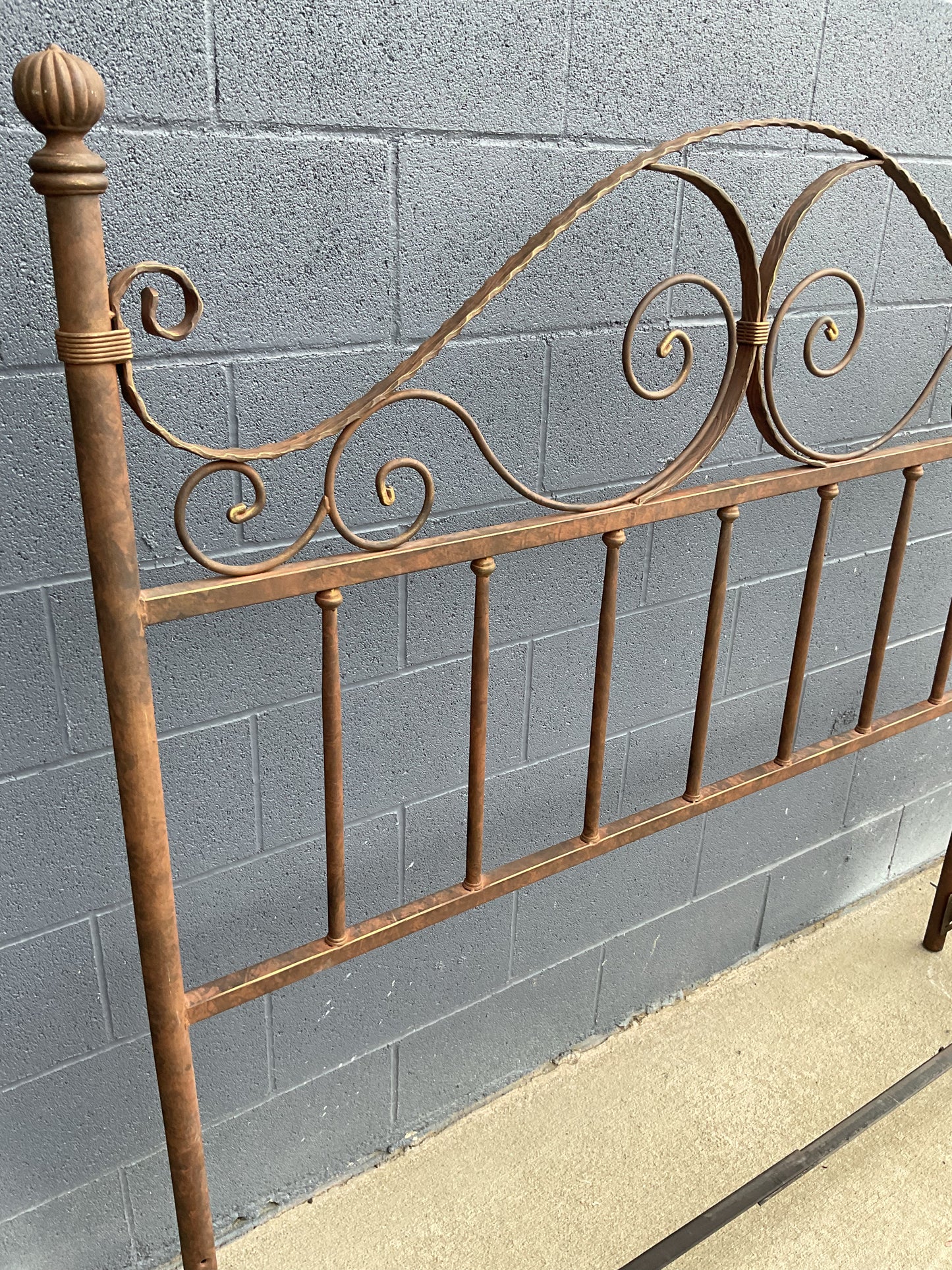 Rust Queen Bed Frame (B173)