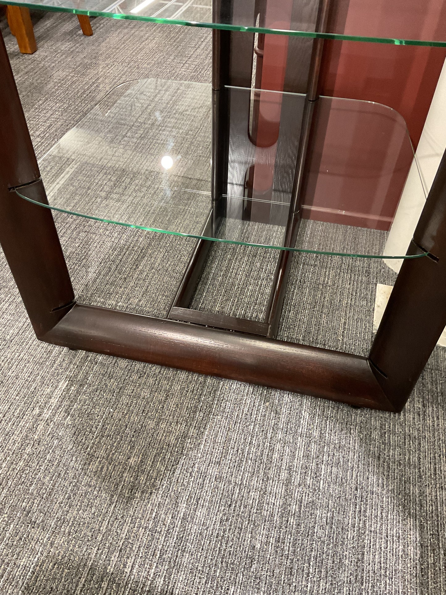 Glass Shelving Unit/missing bottom glass