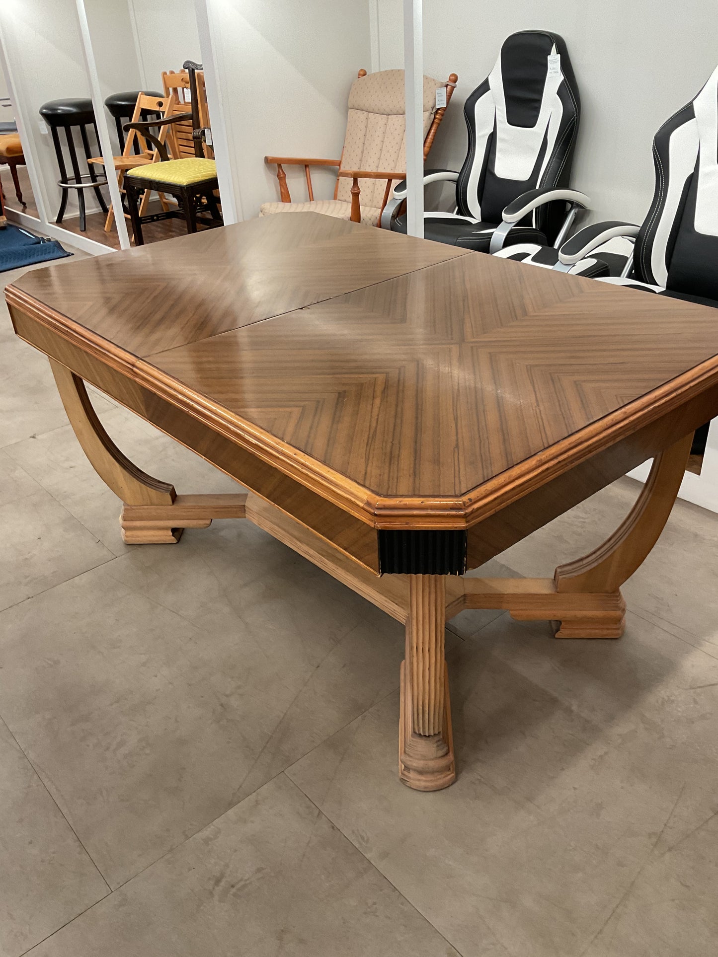 MCM Extendo Table