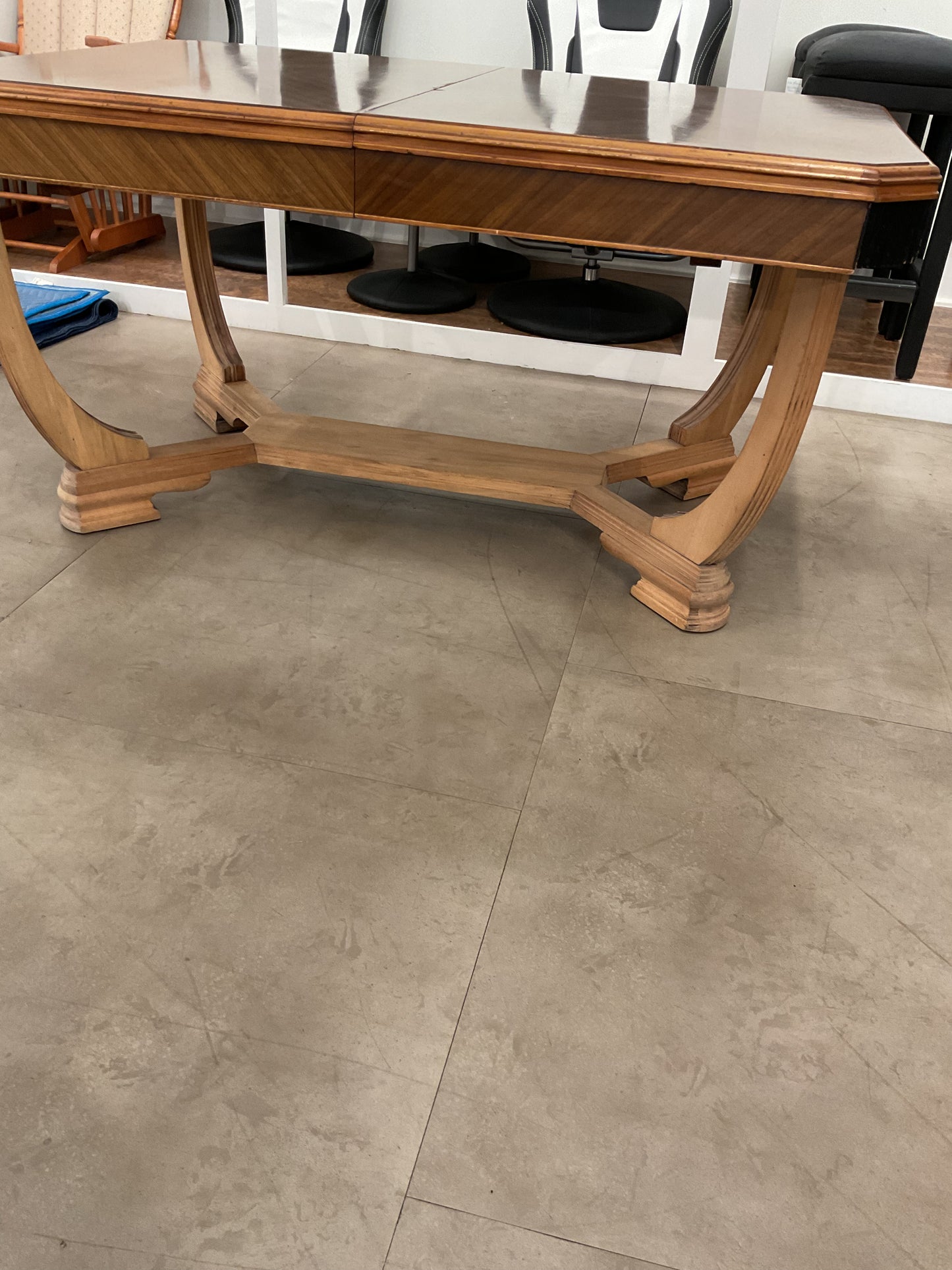 MCM Extendo Table