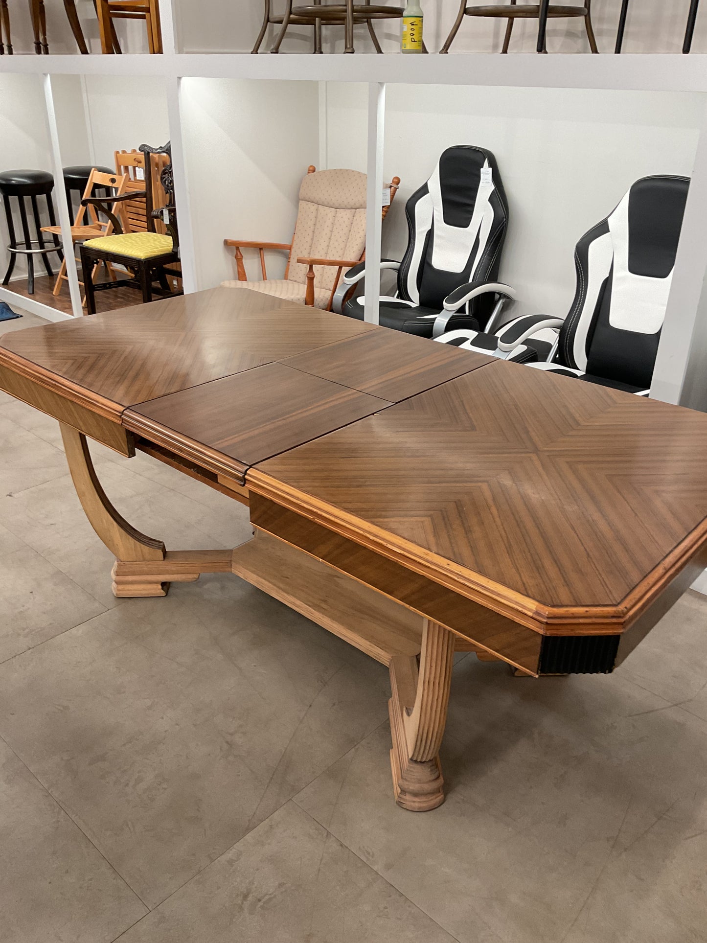 MCM Extendo Table