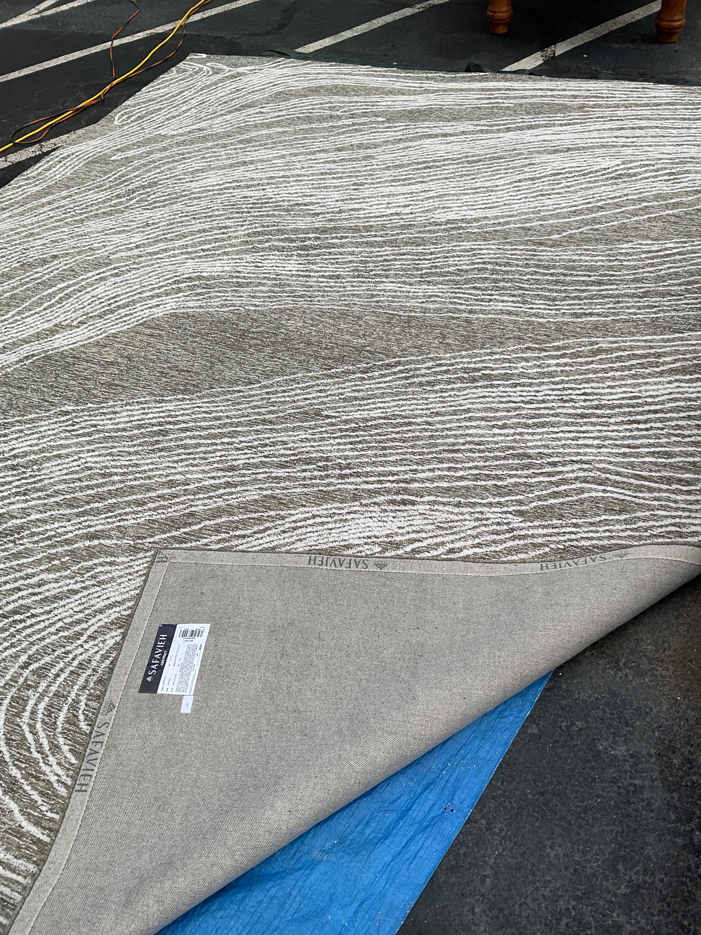 Abstract Charcoal Ivory Rug (R122)