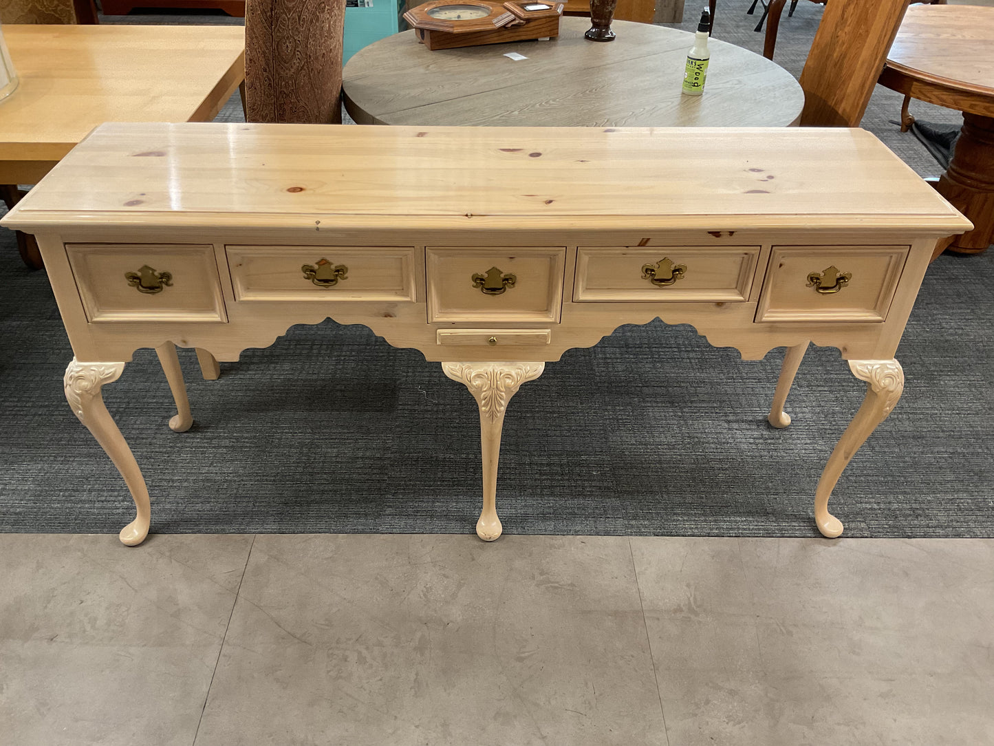 Freckled entry table