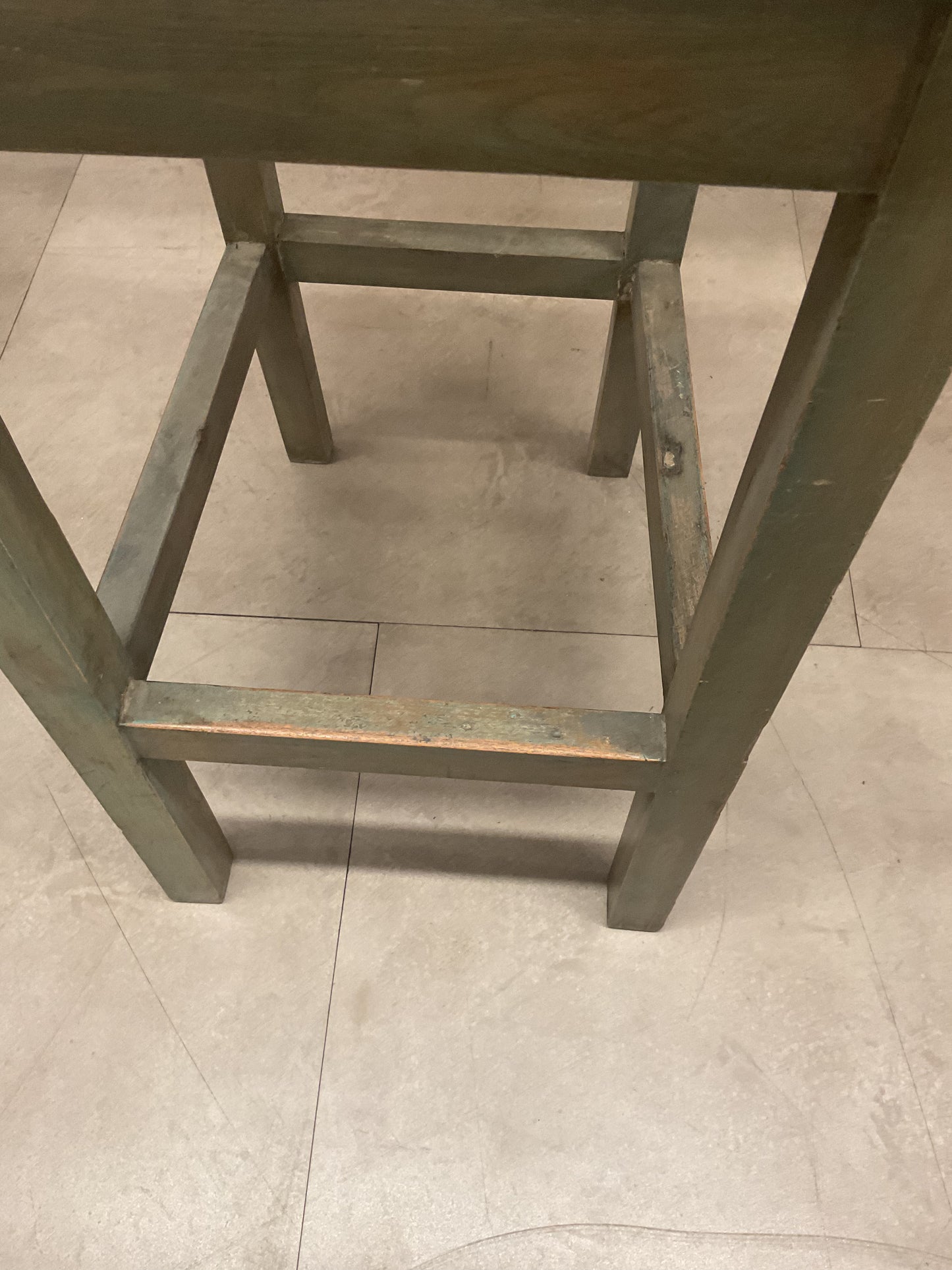 Verde Stool Chair