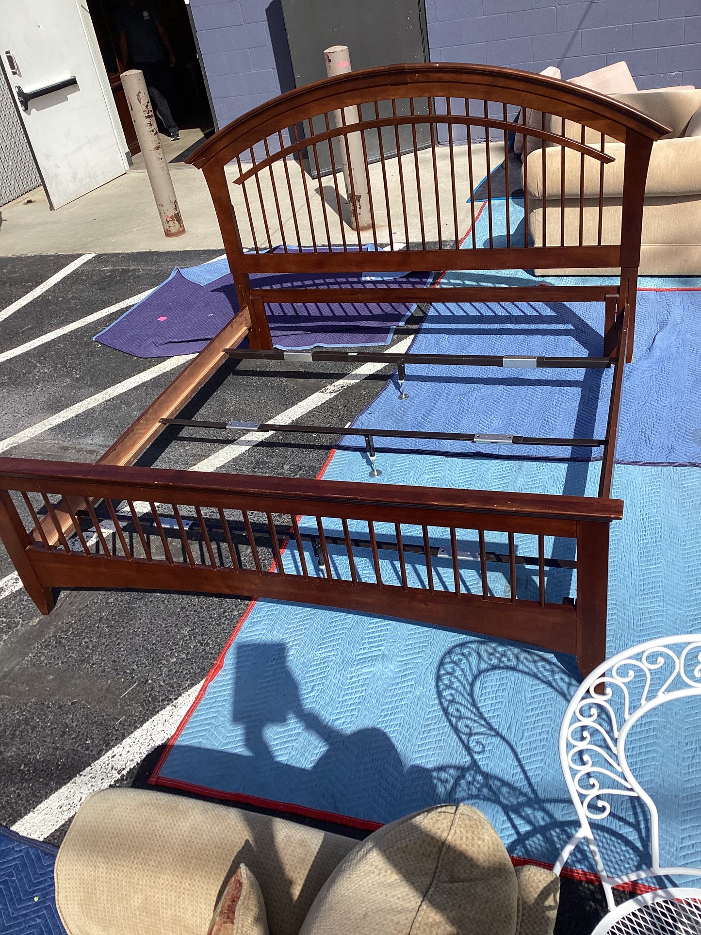 King/Queen Wooden Bed Frame (B156)