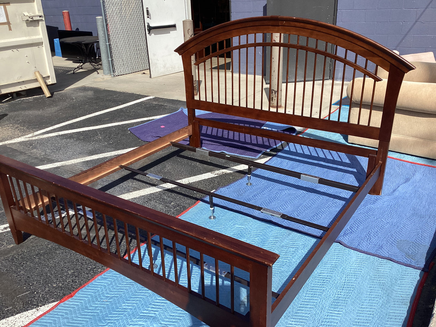 King/Queen Wooden Bed Frame (B156)