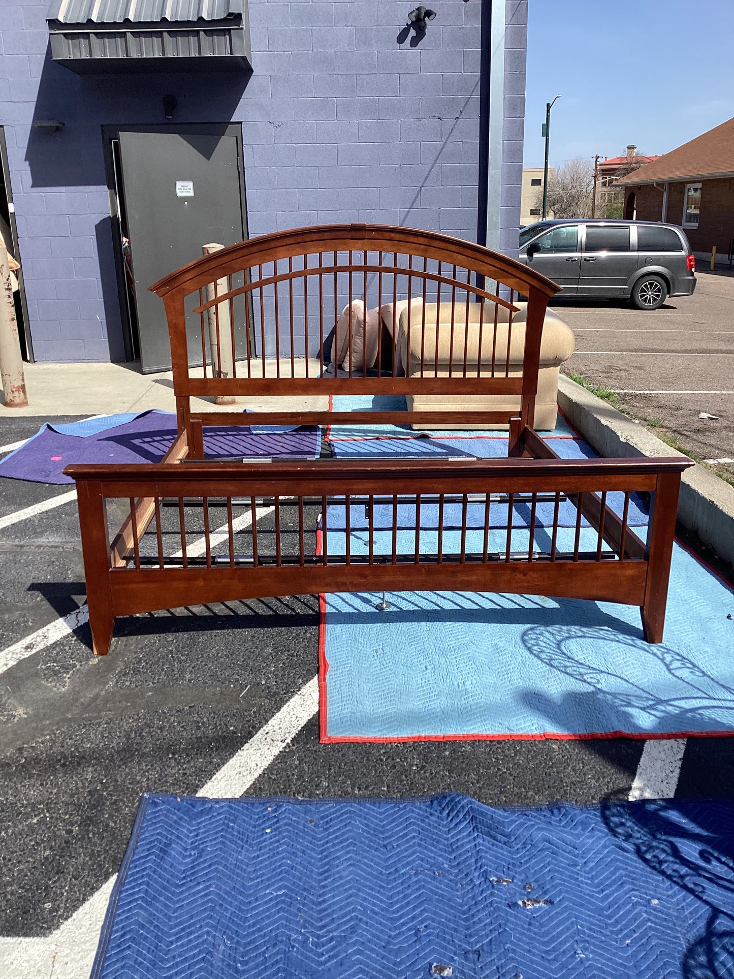 King/Queen Wooden Bed Frame (B156)
