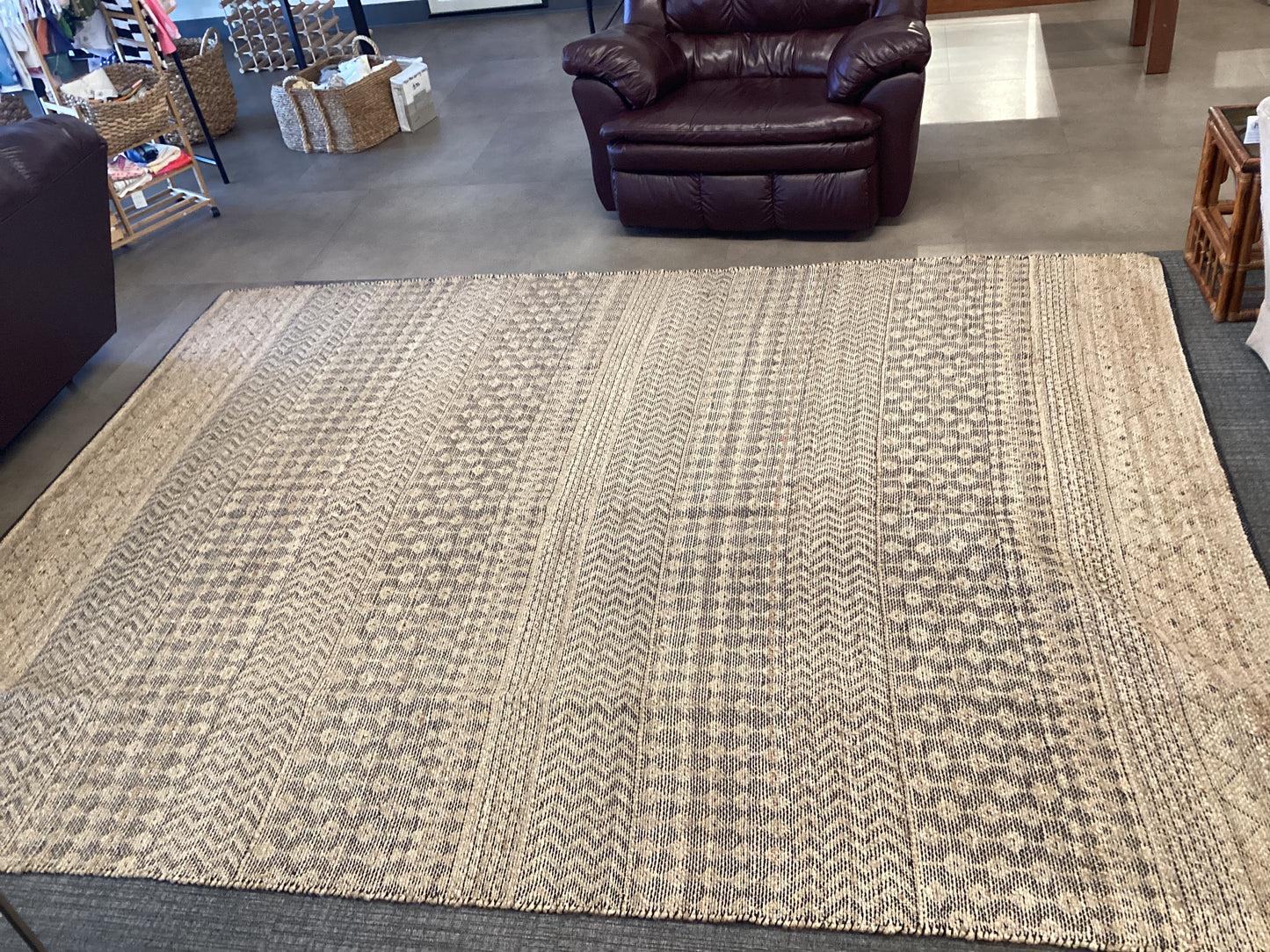 Navy & Tan Jute Rug (R062)